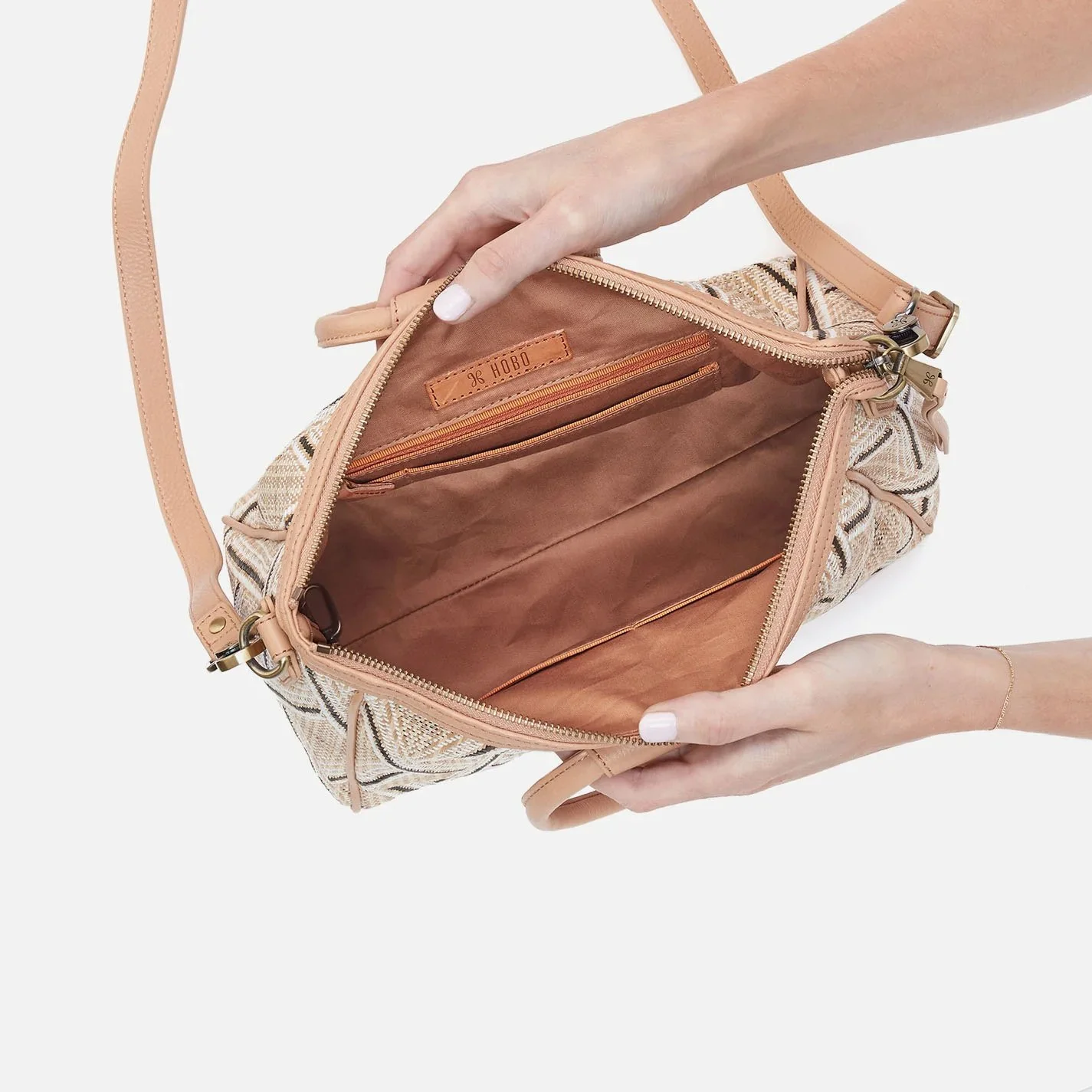 Hobo-sheila-medium-satchel-cream-raffia-03.jpg
