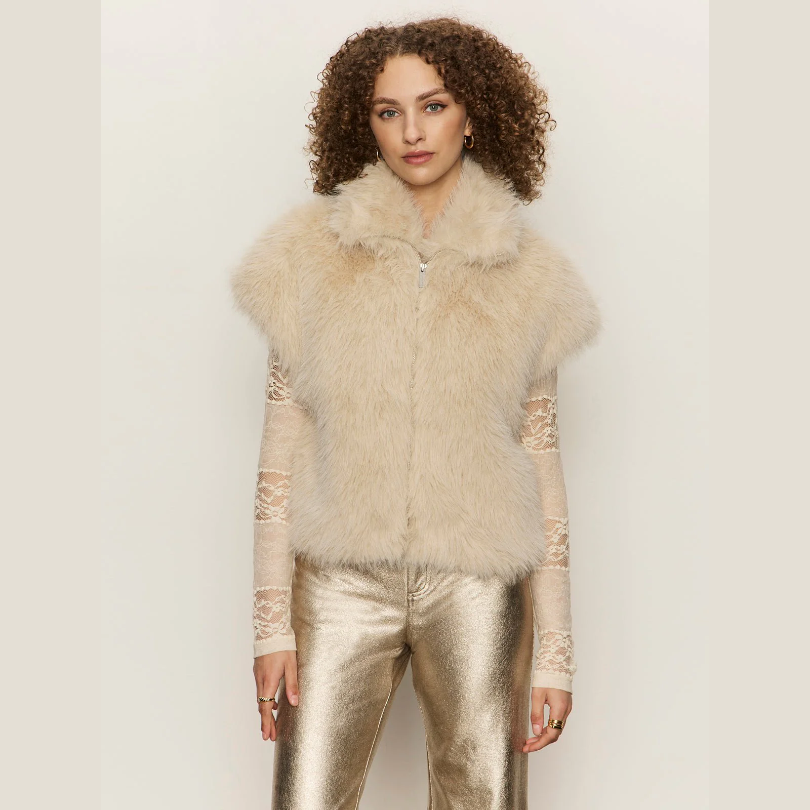 Sanctuary-silky-fur-vest-almond-cream-02.png
