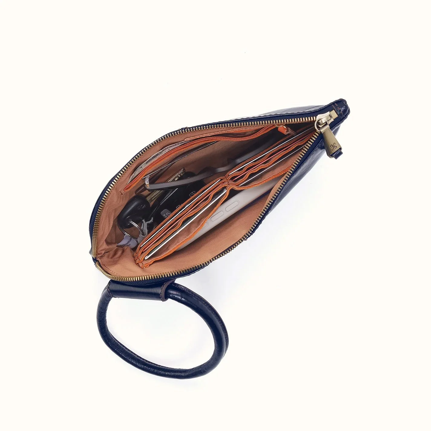 Hobo-sable-wristlet-ink-navy-03.jpg