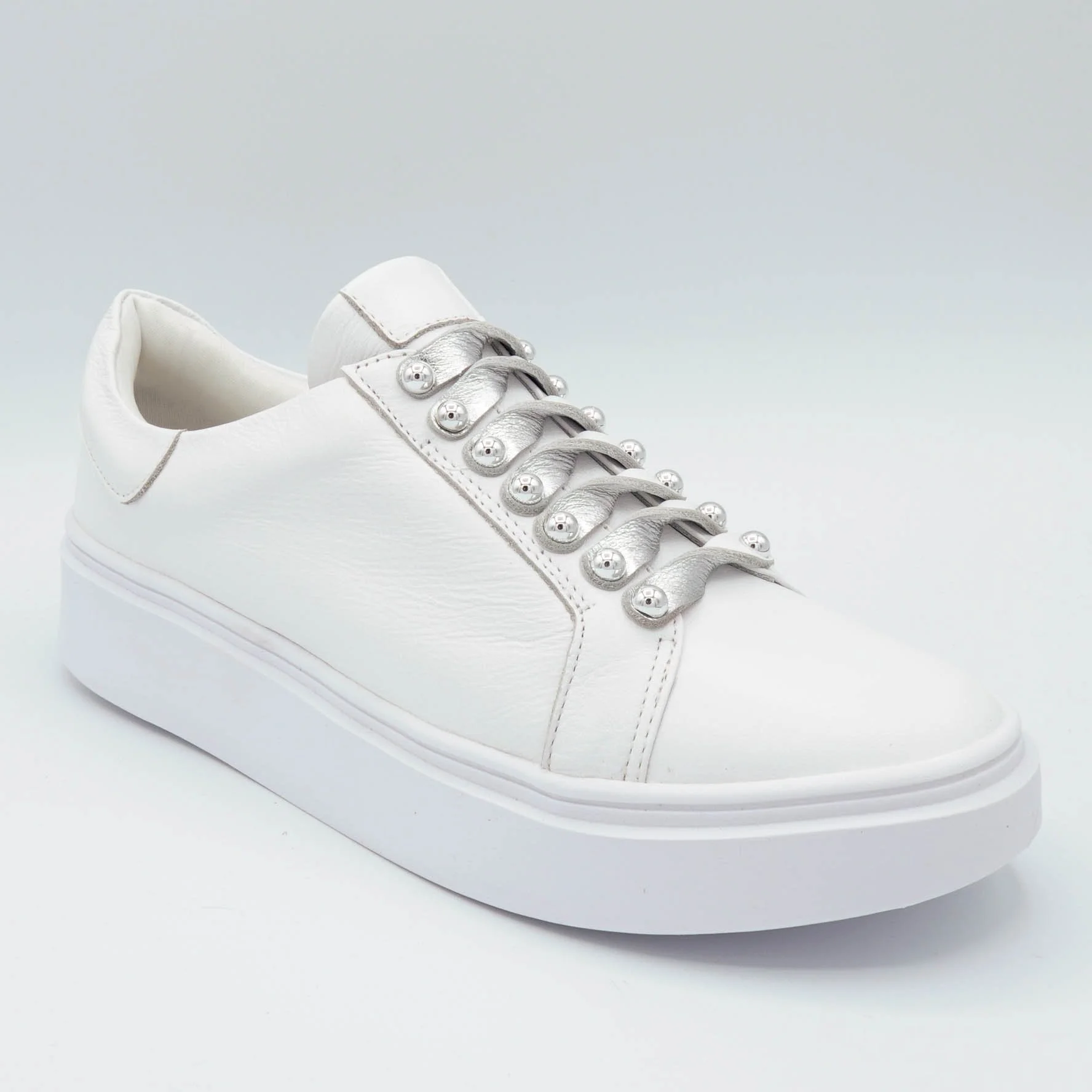Chocolat-Blu-vega-sneaker-white-leather-1.jpg