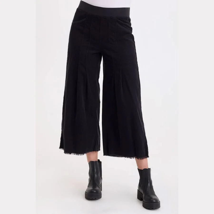 Wearables-liene-corduroy-pleated-crop-pant-black-01.jpg