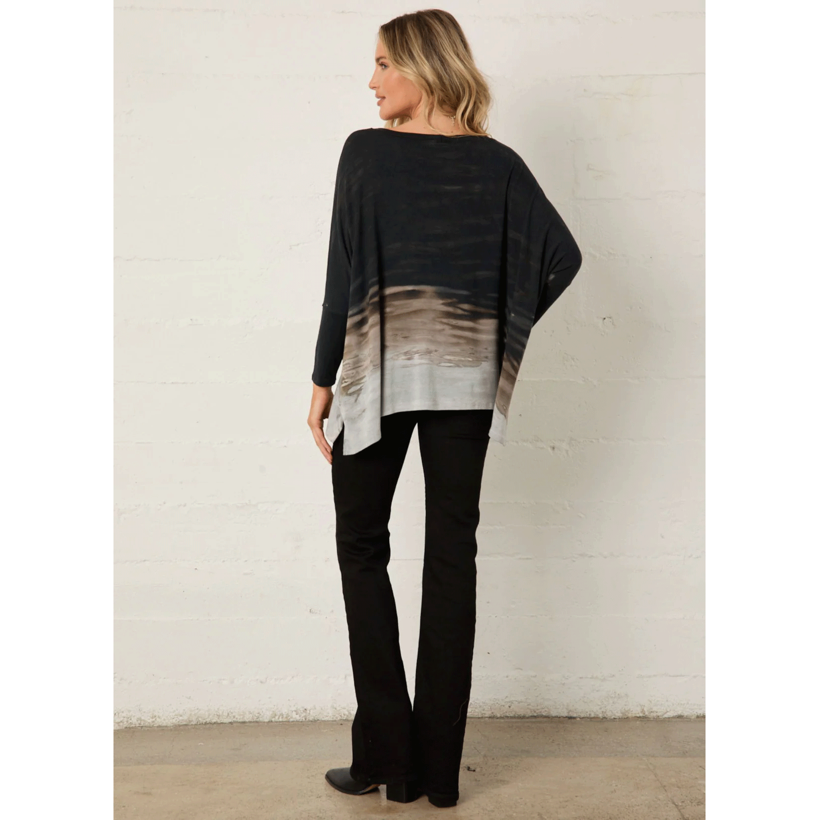 River-Sky-sierra-sweatshirt-vista-03.gif