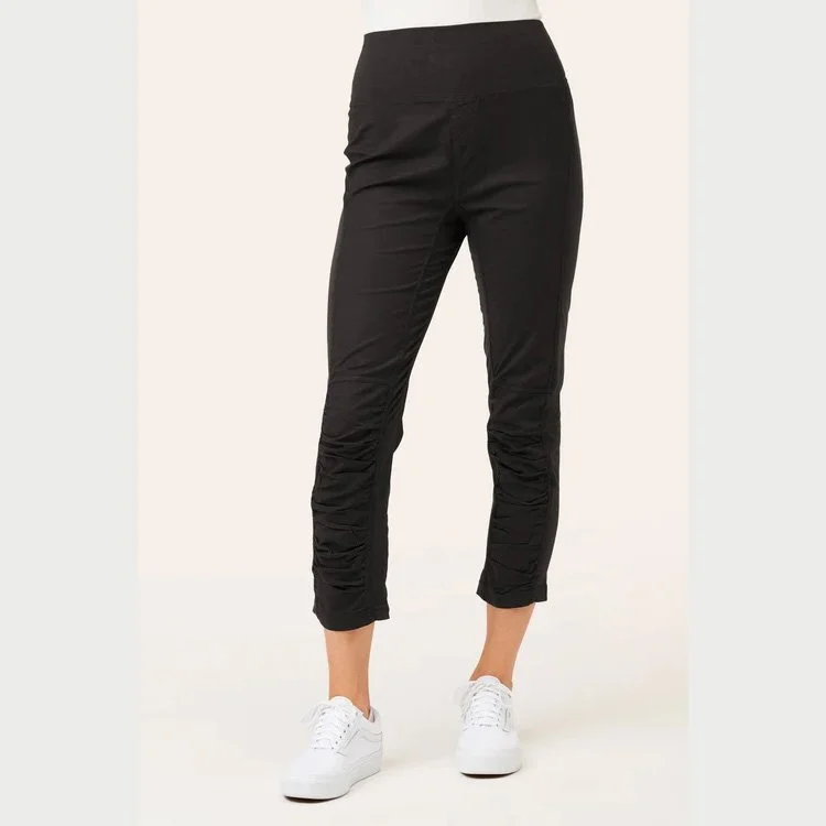 The high waist jetter pant by Wearables in black