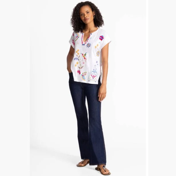 The easy paneled v-neck tee by Johnny Was in white