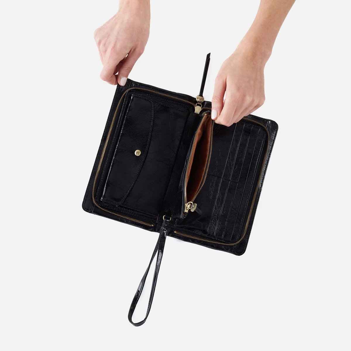 Hobo-Handbags-evolve-wristlet-black-03.jpg