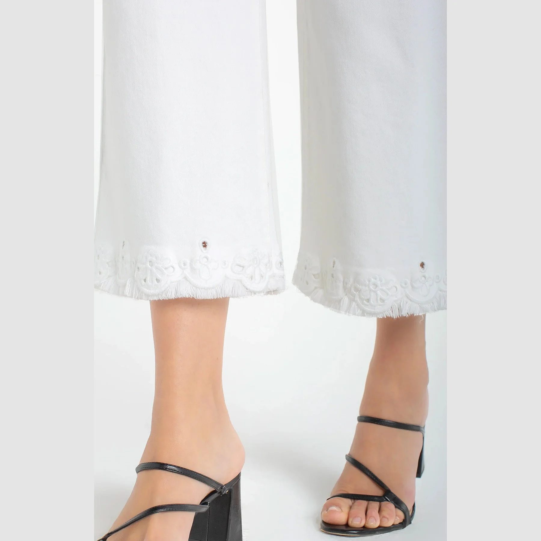 Liverpool-stride-wide-leg-crop-with-embroidered-hem-bright-white-01.jpg