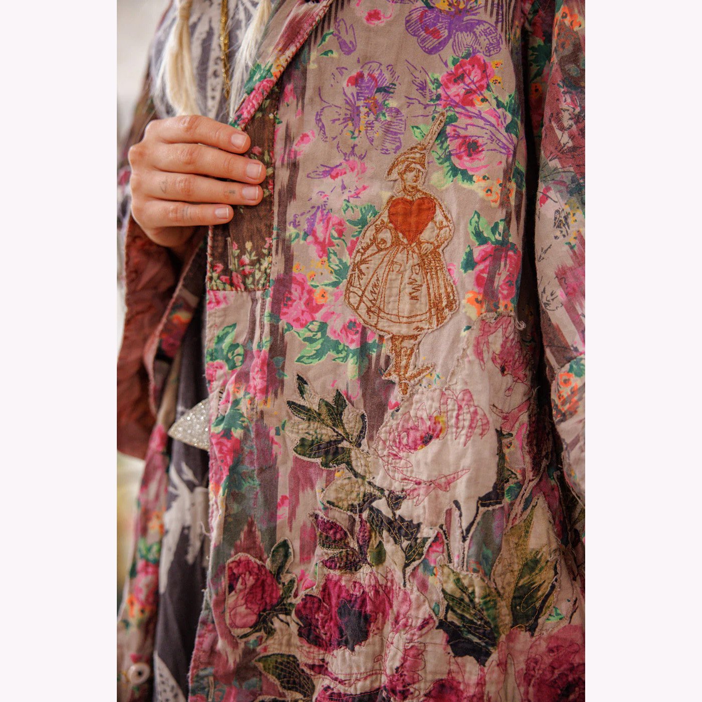 Magnolia-Pearl-applique-cyrene-coat-izmir-03.jpg