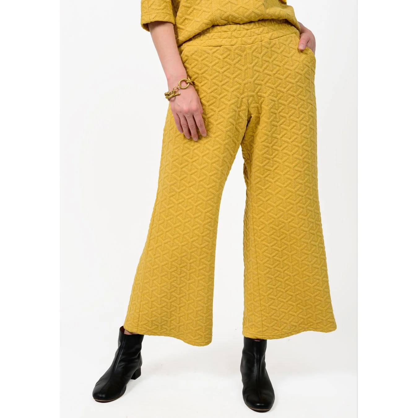 Ivy Jane quilted knit pant mustard — Centro Shoes, Inc.