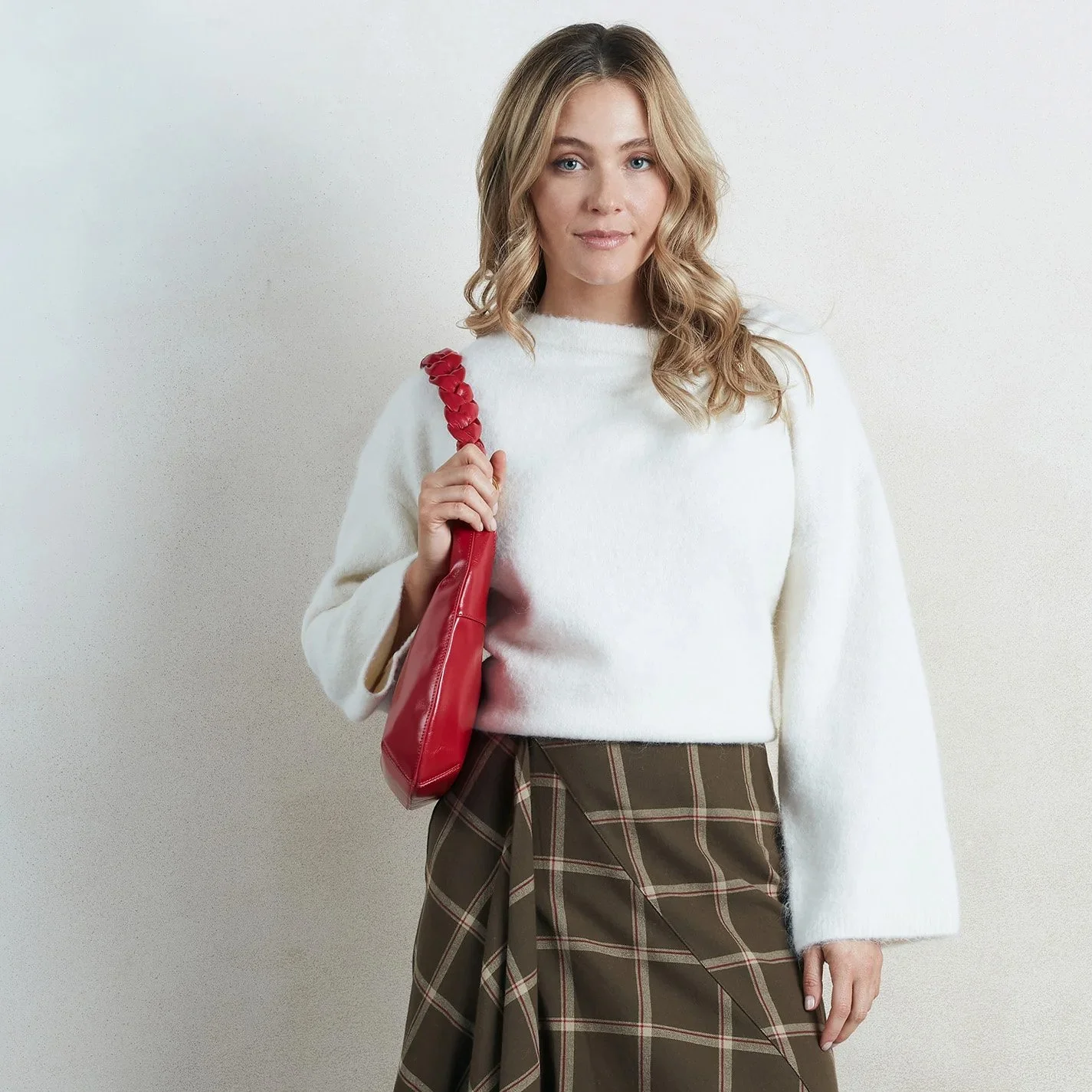 Hobo-madison-shoulder-true-red-02.jpg