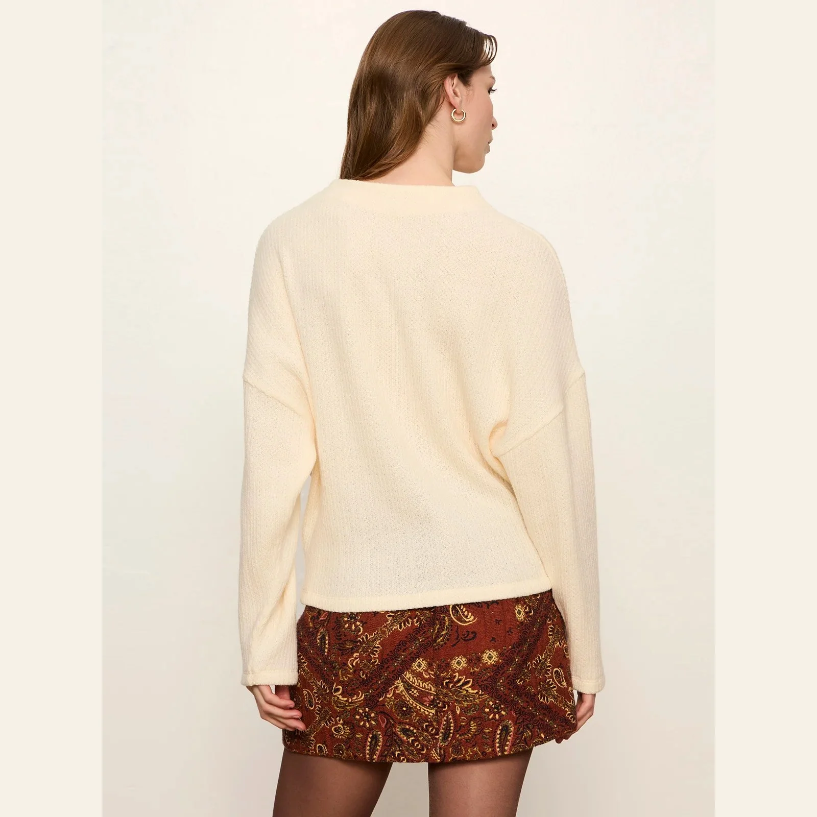 Sanctuary-ribbed-dolman-sweatshirt-bone-04.jpg