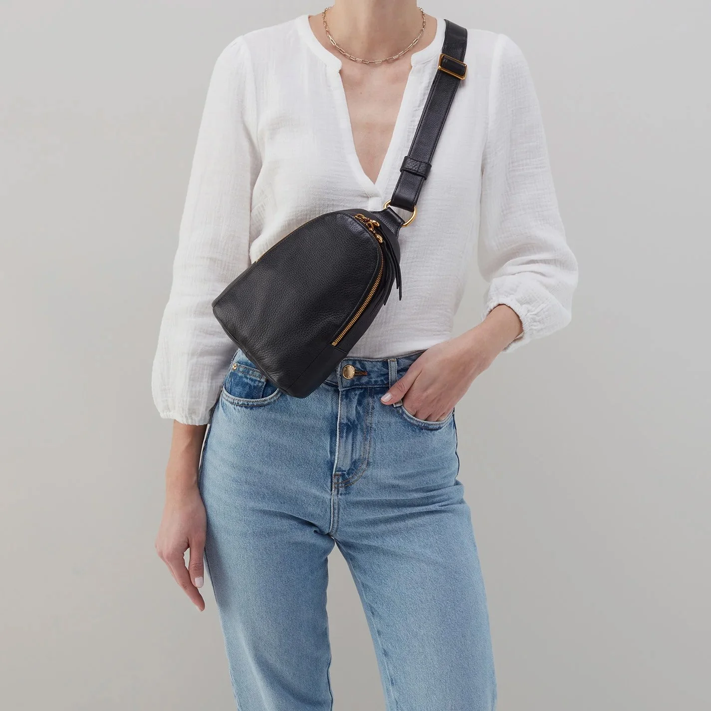 Hobo-fern-sling-bag-black-04.jpg