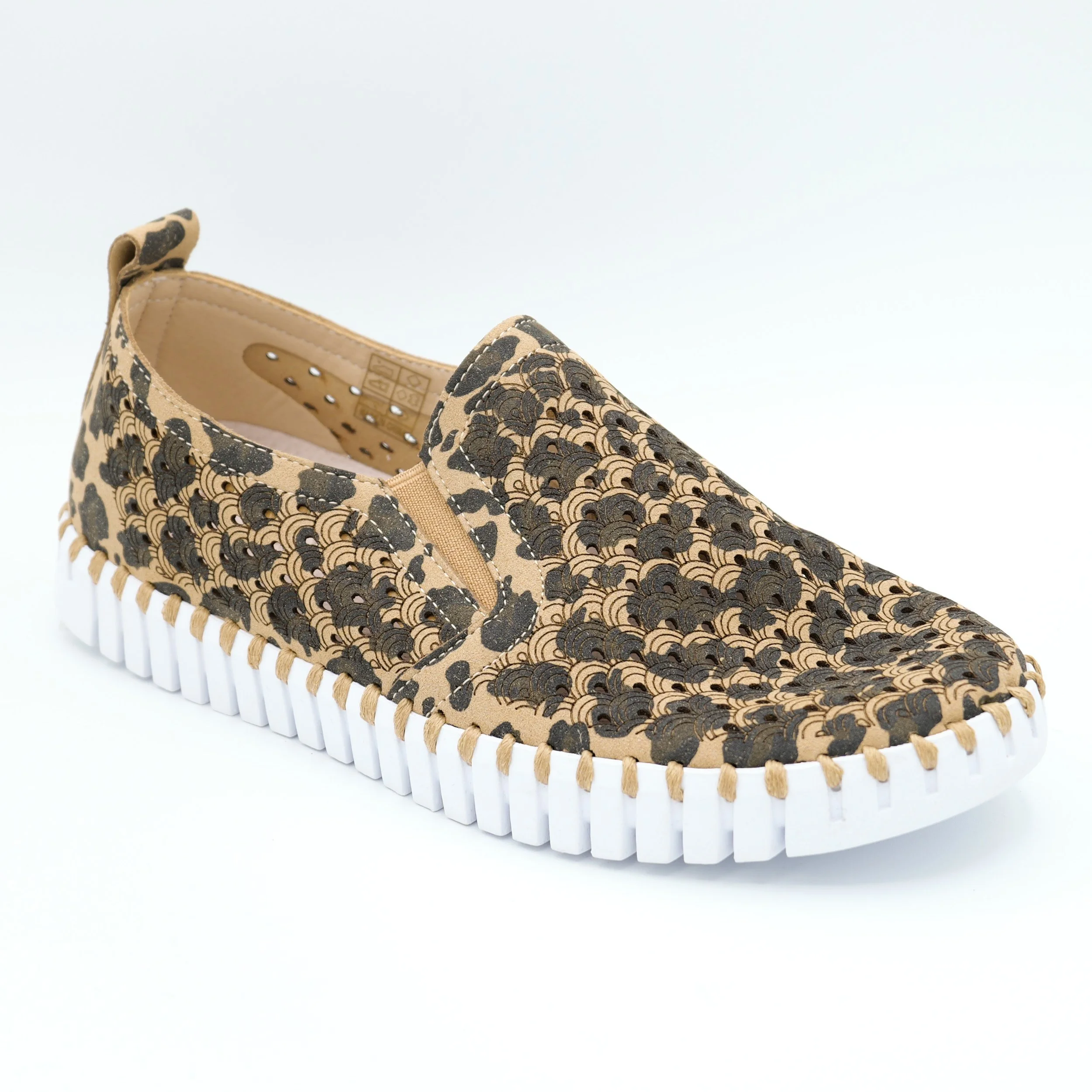 The tulip 3972 sneaker by Ilse Jacobsen in leopard print vegan leather