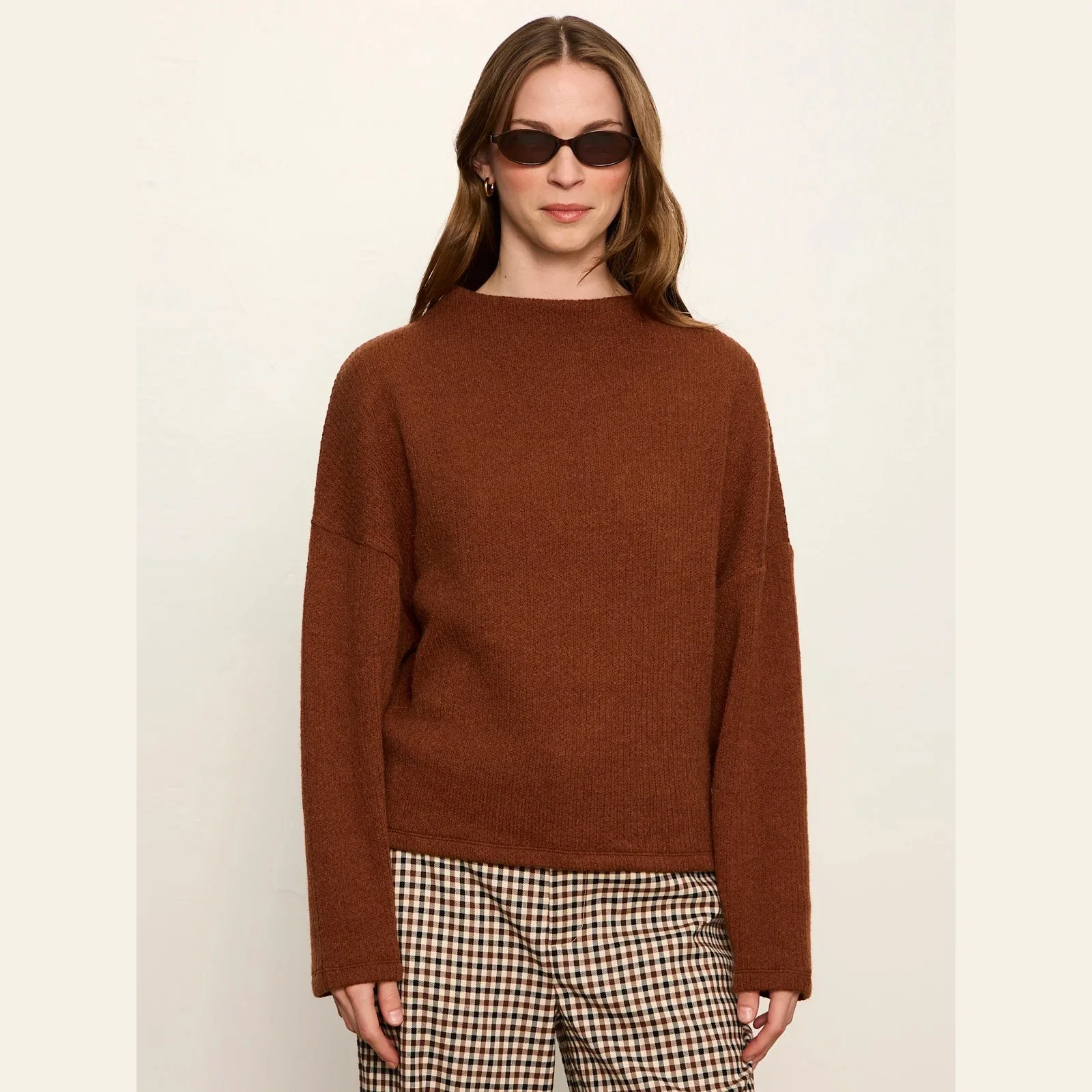 Sanctuary-ribbed-dolman-sweatshirt-burnt-cocoa-02.jpg