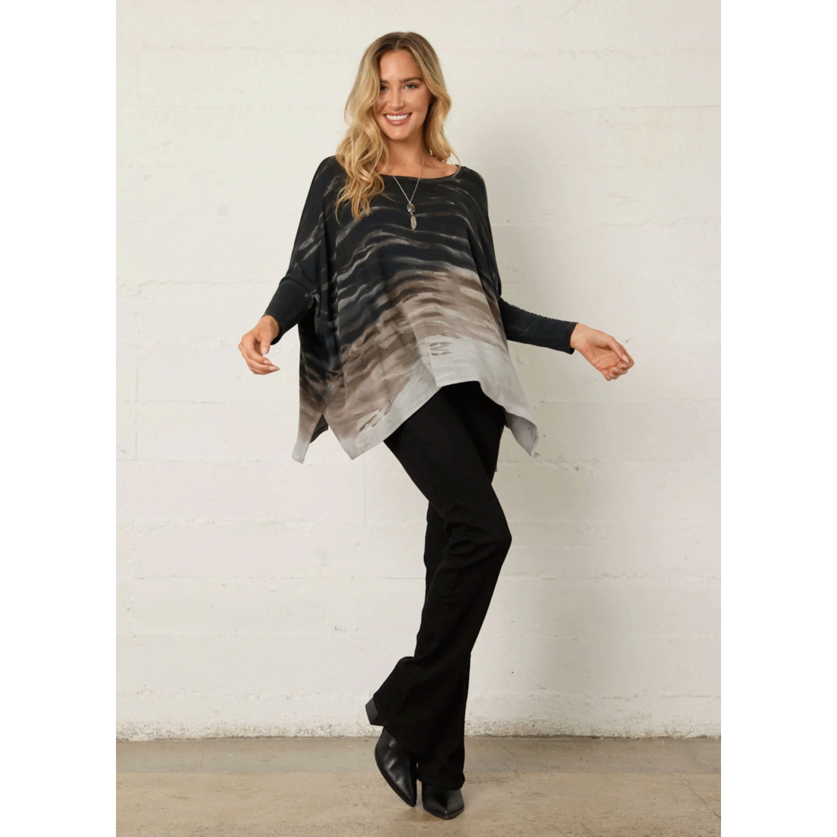 River-Sky-sierra-sweatshirt-vista-05.gif