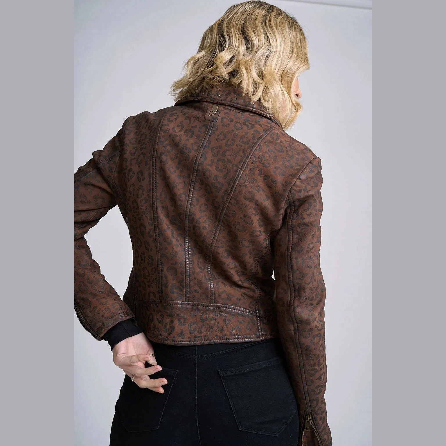 Mauritius-nyxa-rf-suede-jacket-with-animal-print-whiskey-02.jpg