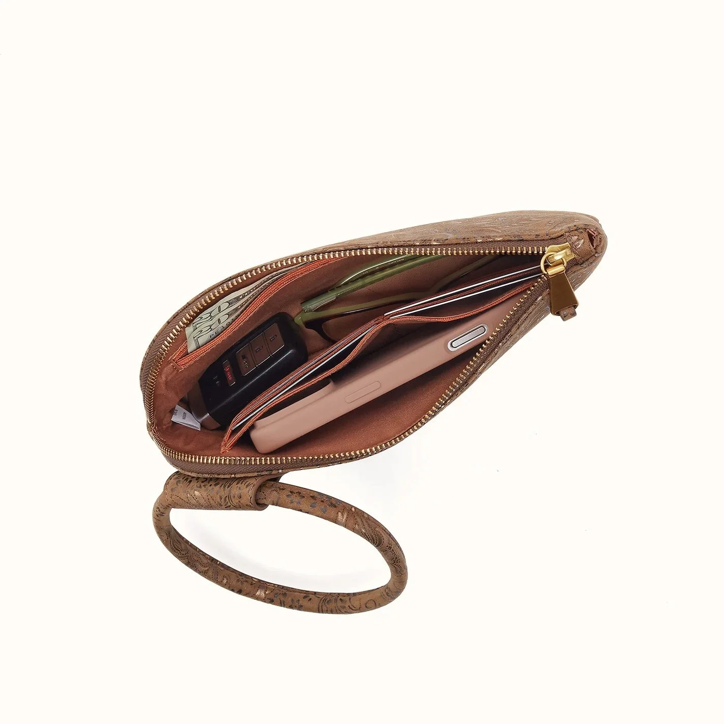Hobo-sable-wristlet-mink-folklore-03.jpg