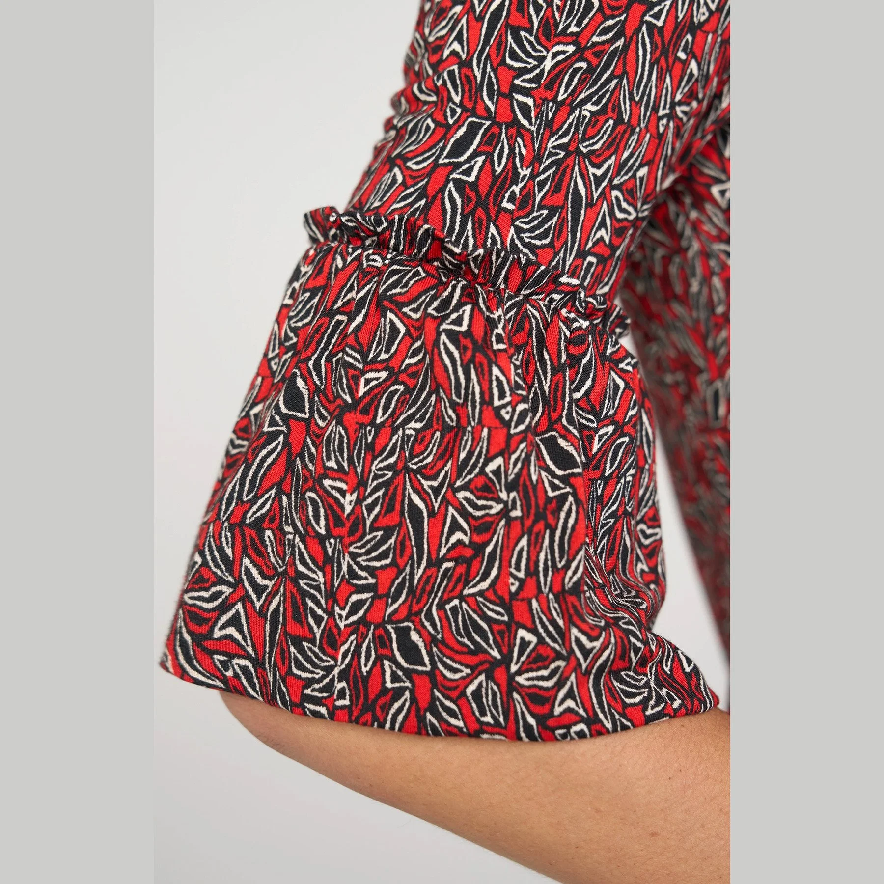 Liverpool-jewel-neck-flared-half-sleeve-knit-top-red-black-multi-03.jpg