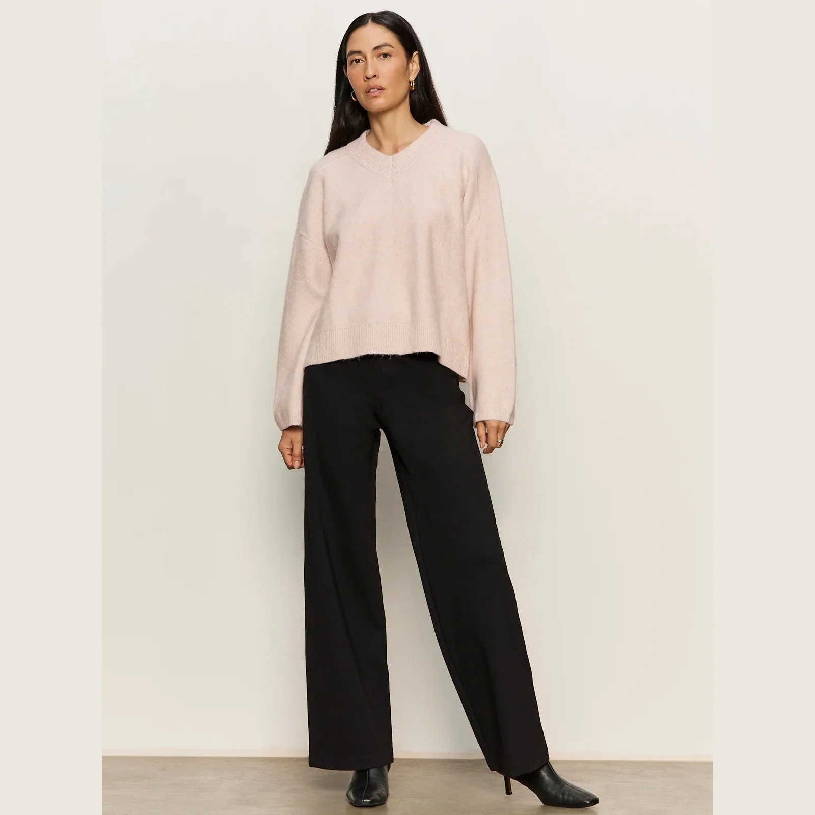 The dreamy v-neck sweater by Sanctuary Clothing in heather rose color