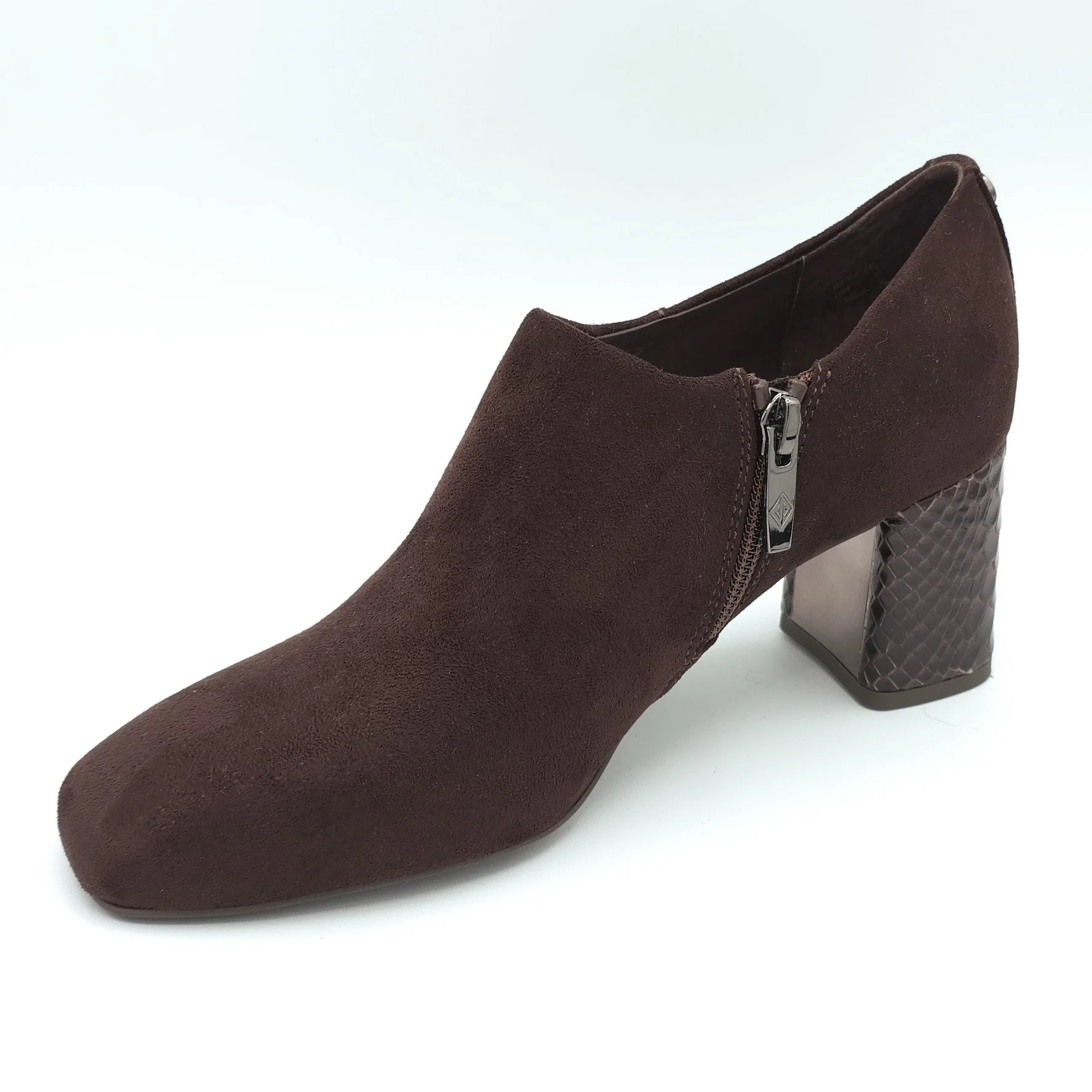 Donald-Pliner-pleeze-heel-dark-brown-02.jpg