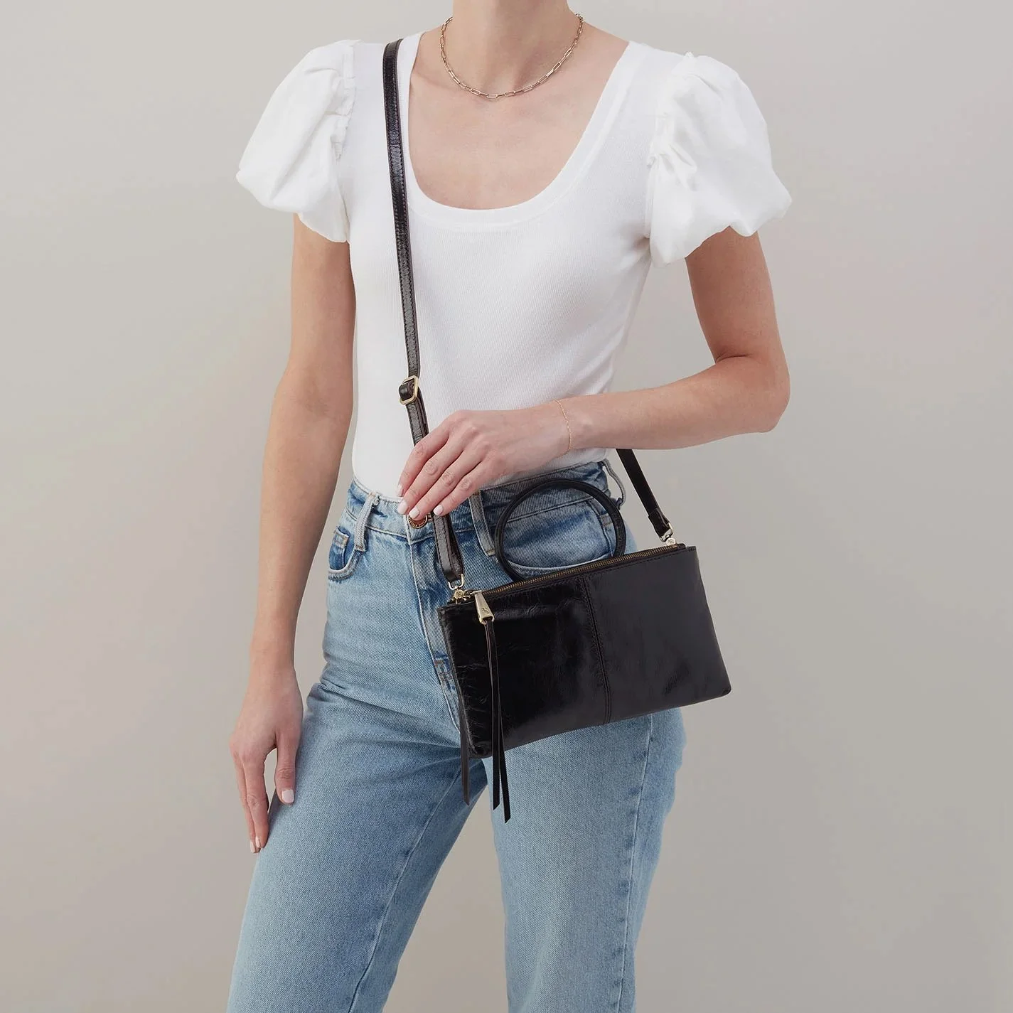 Hobo-Handbags-sable-crossbody-black-02.jpg