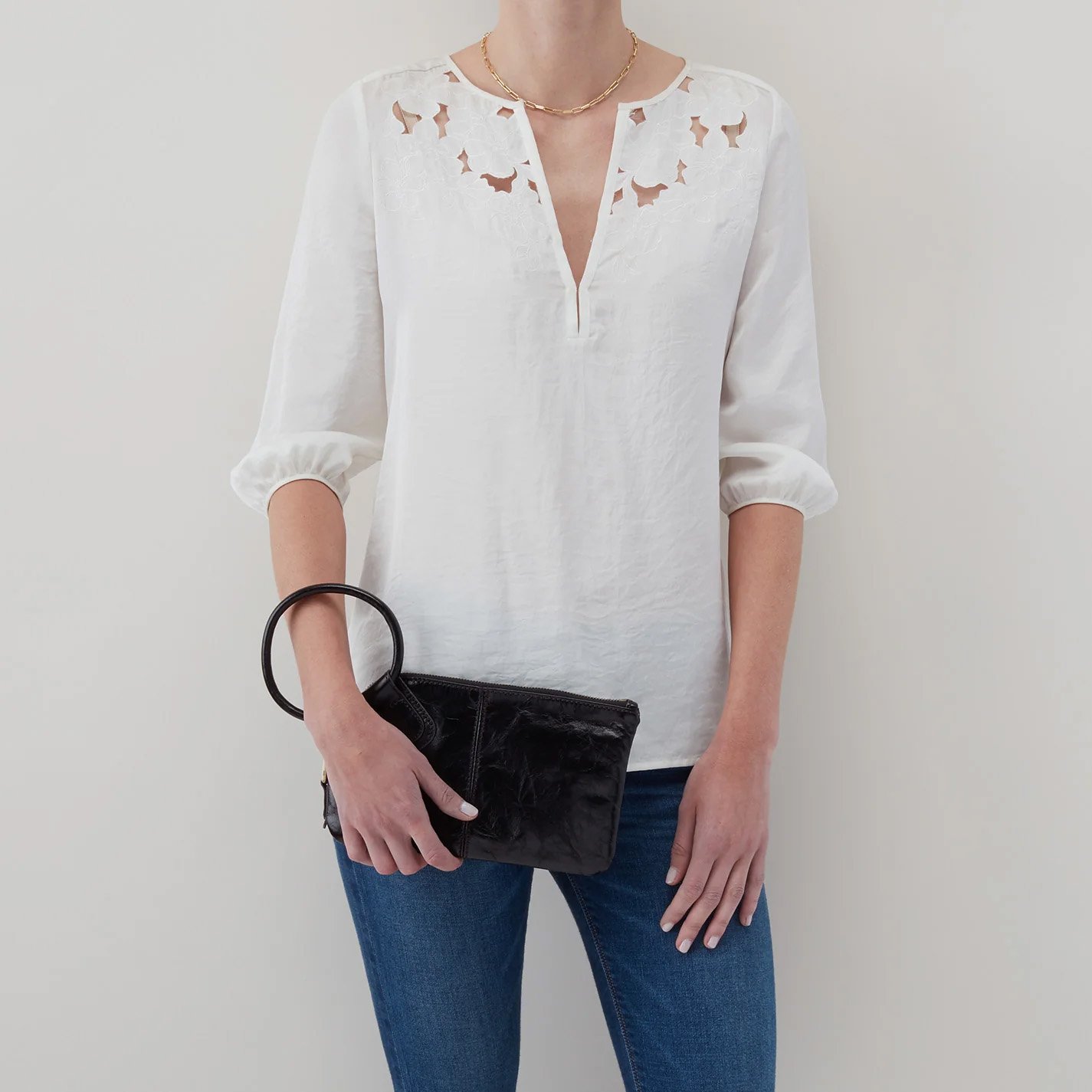 Hobo-sable-wristlet-black-02.jpg