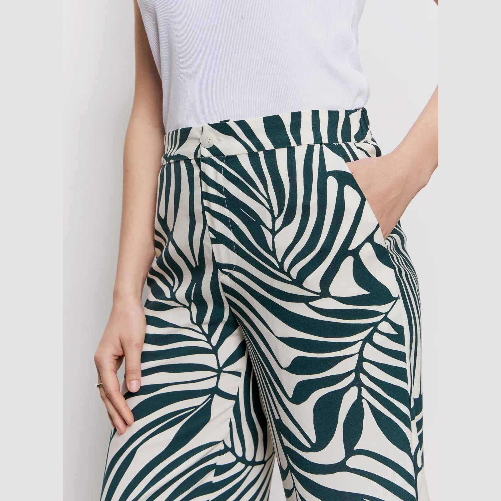 Sanctuary Clothing-the soft trouser in green oasis print/color combination