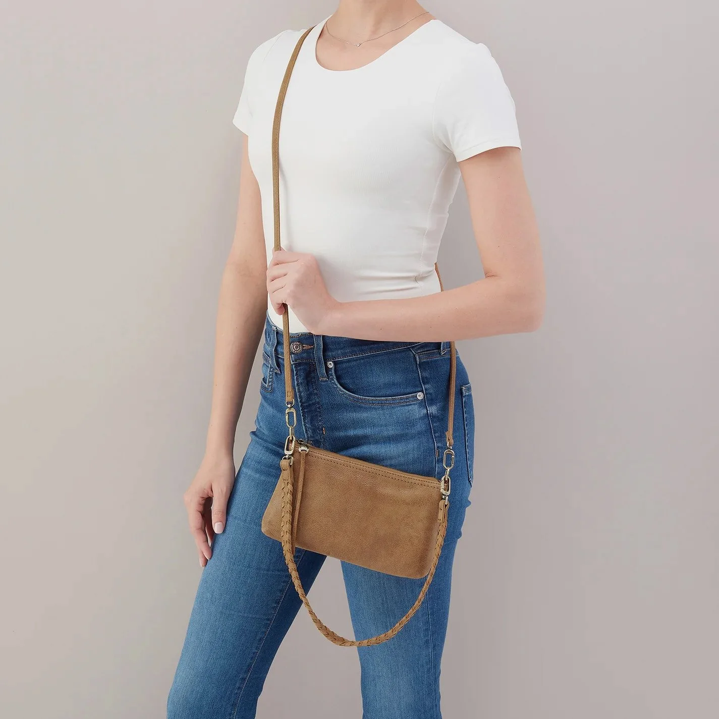 Hobo-darcy-crossbody-whiskey-02.jpg