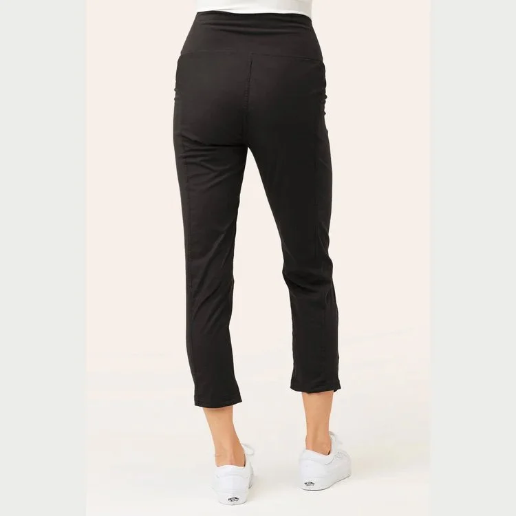 The high waist jetter pant by Wearables in black
