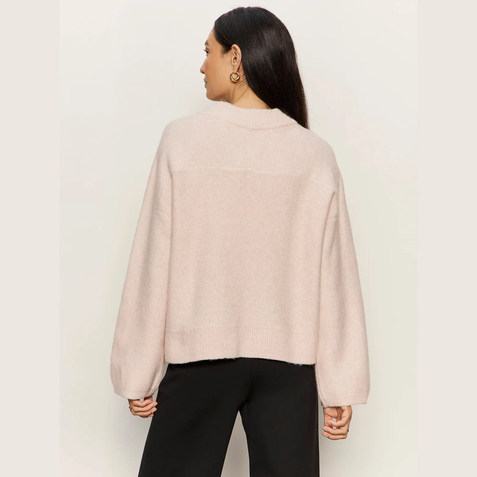 The dreamy v-neck sweater by Sanctuary Clothing in heather rose color