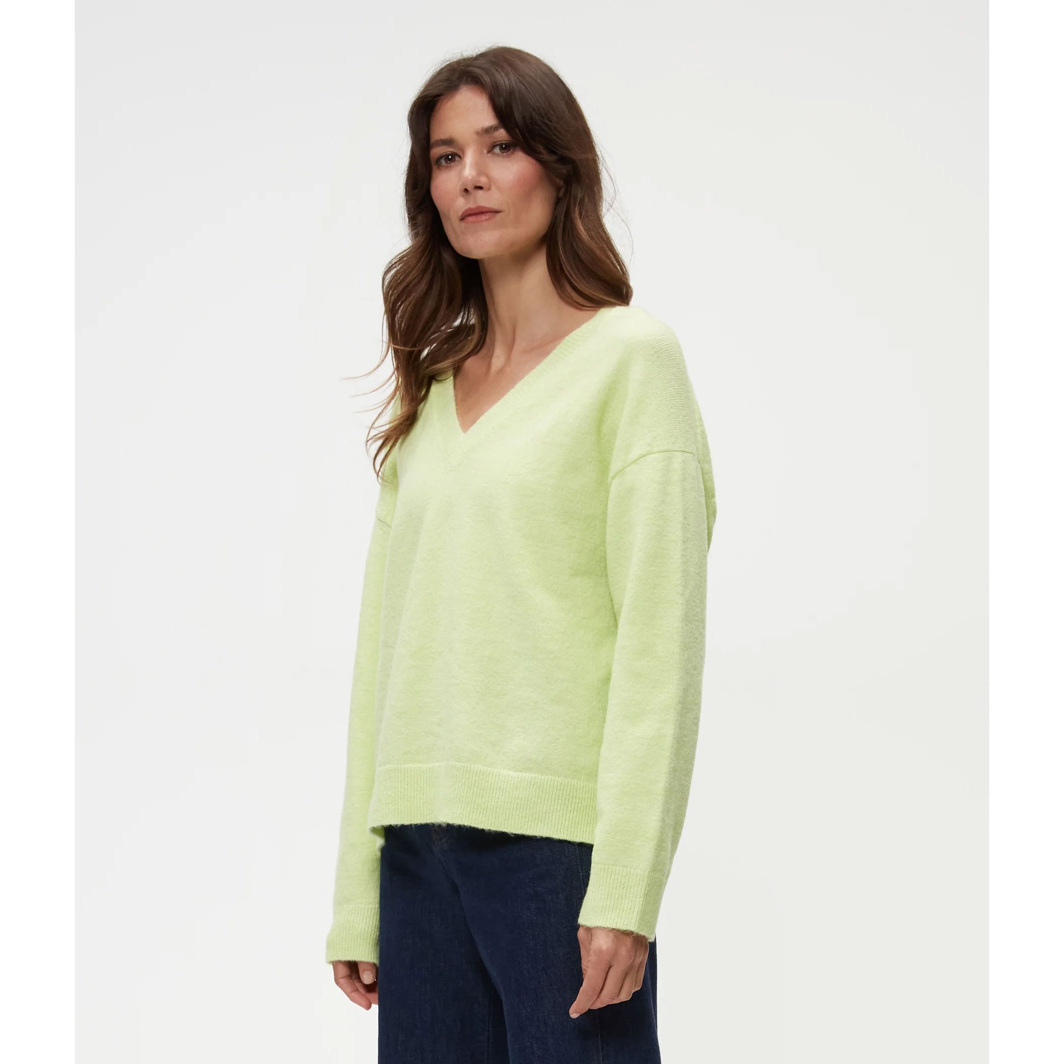 Michael-Stars-hendrix-vneck-sweater-dewdrop-03.jpg