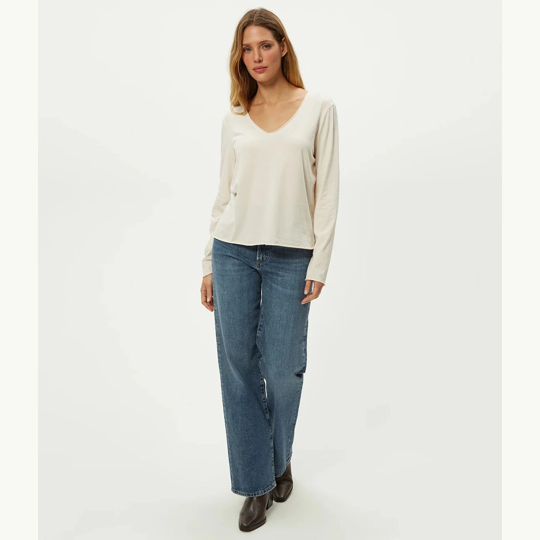 Michael-Stars-kailee-vneck-long-sleeve-tee-chalk-01.jpg