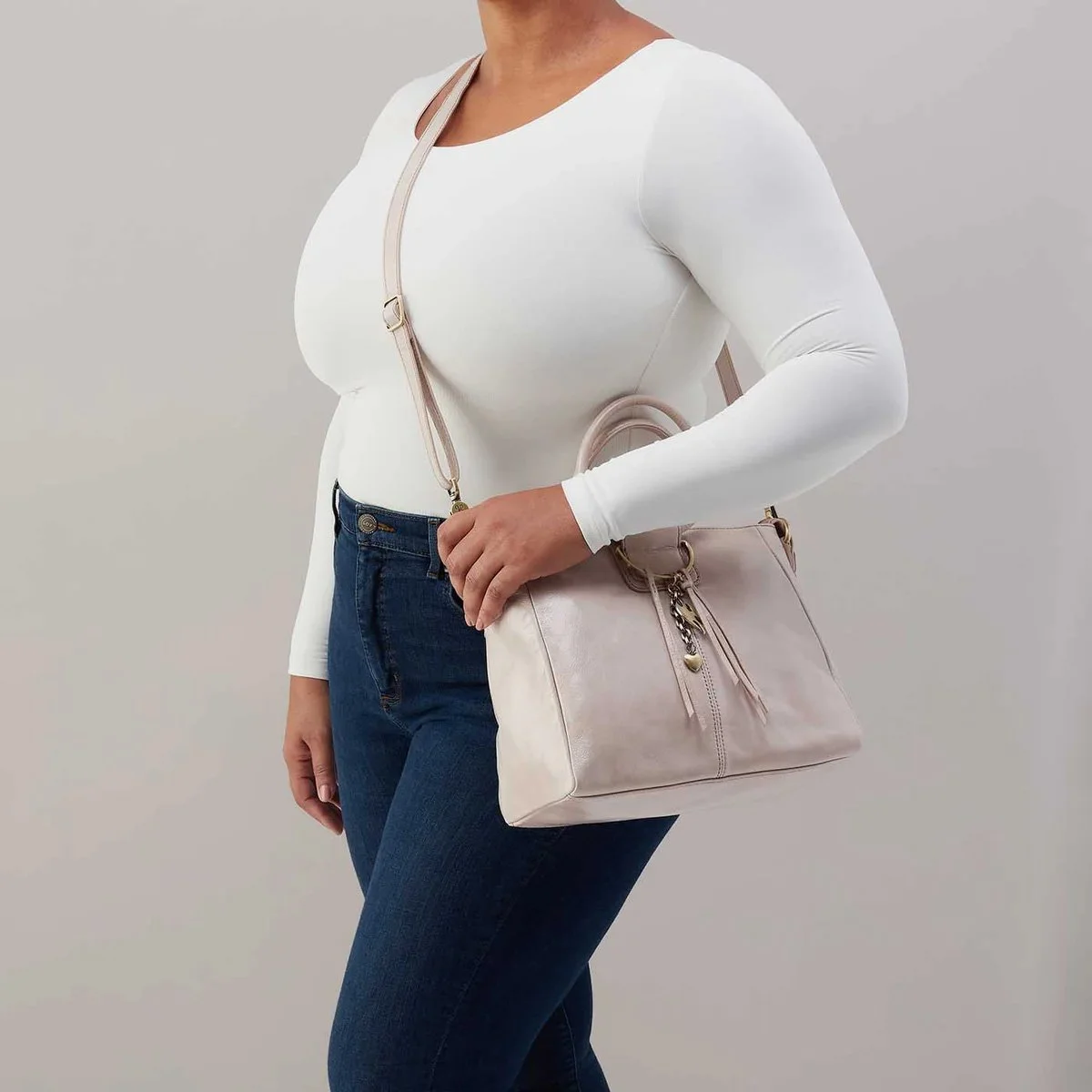 Hobo-Handbags-sheila-medium-satchel-stone-gloss-03.jpg