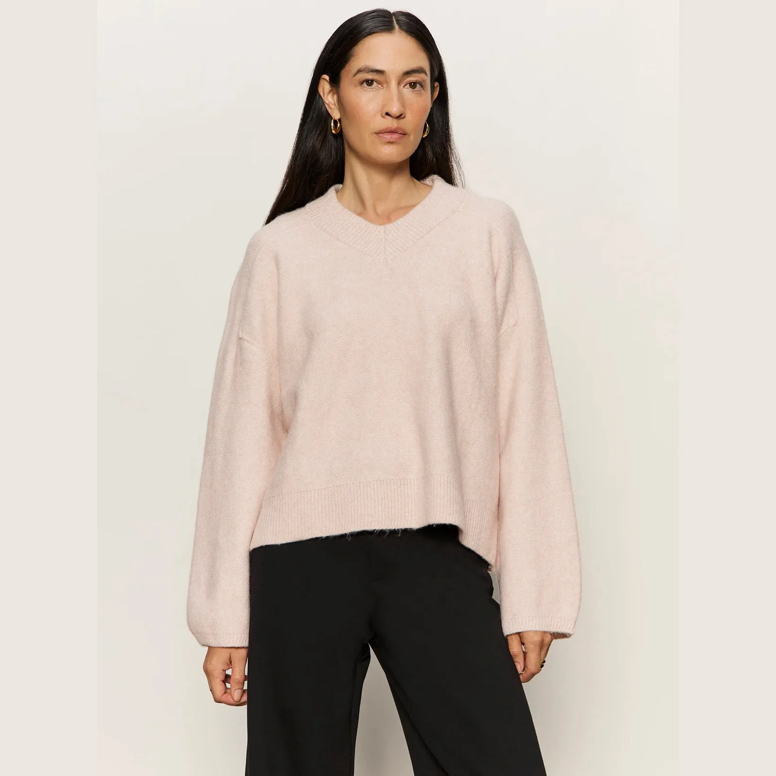 The dreamy v-neck sweater by Sanctuary Clothing in heather rose color