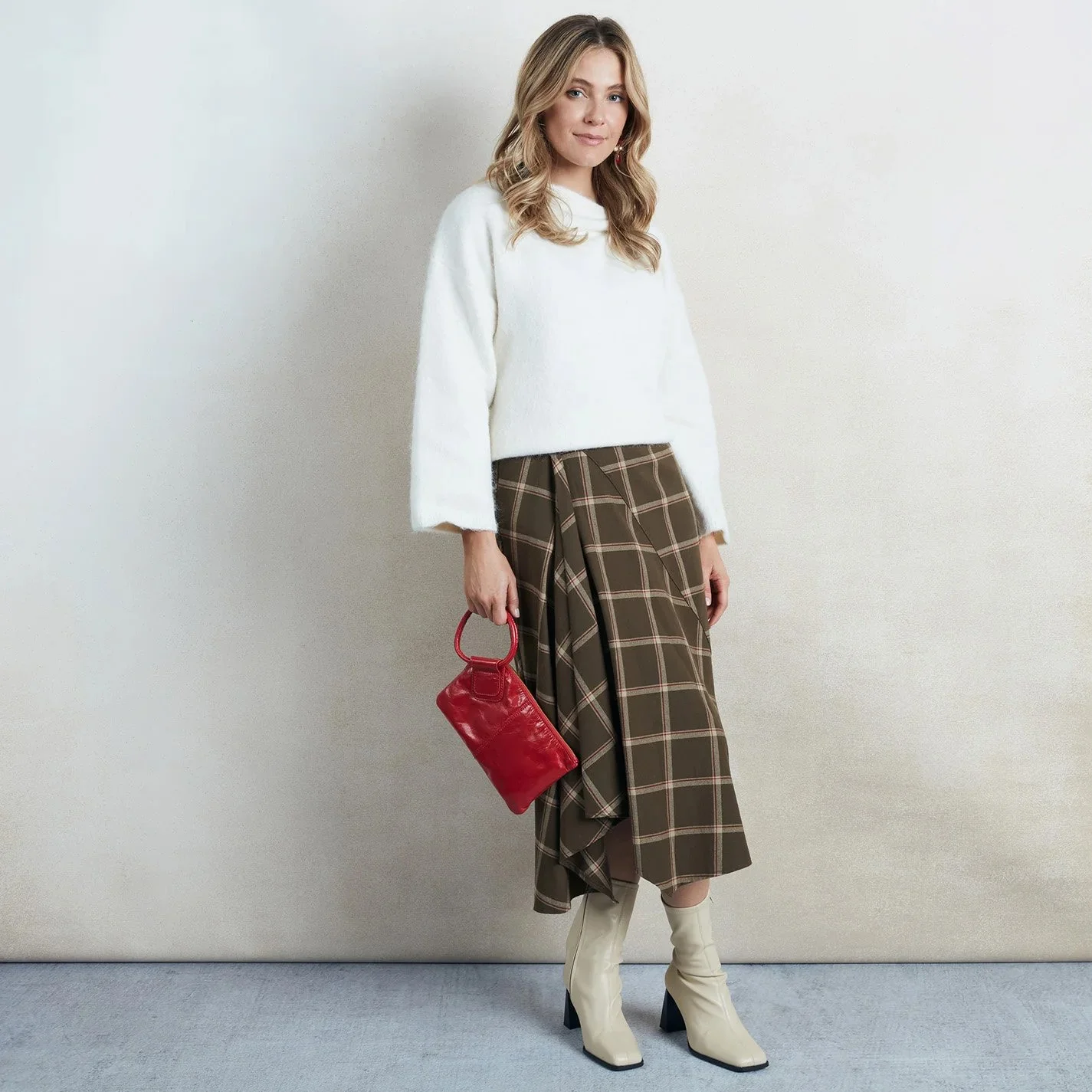 Hobo-sable-wristlet-true-red-02.jpg