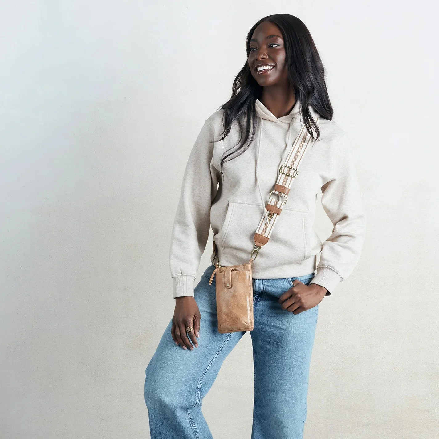 Hobo-cass-phone-crossbody-whiskey-02.jpg
