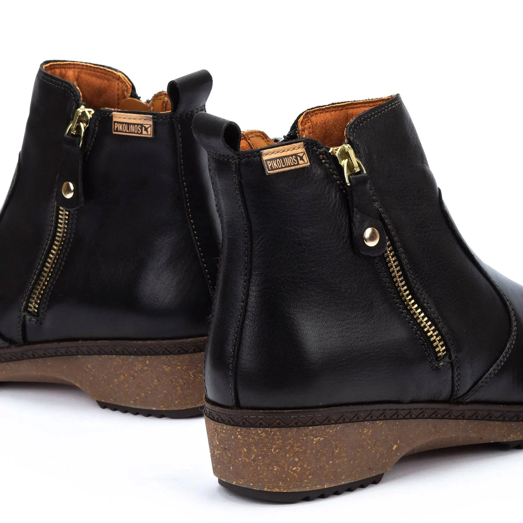 Pikolinos-granada-ankle-boot-black-03.jpg
