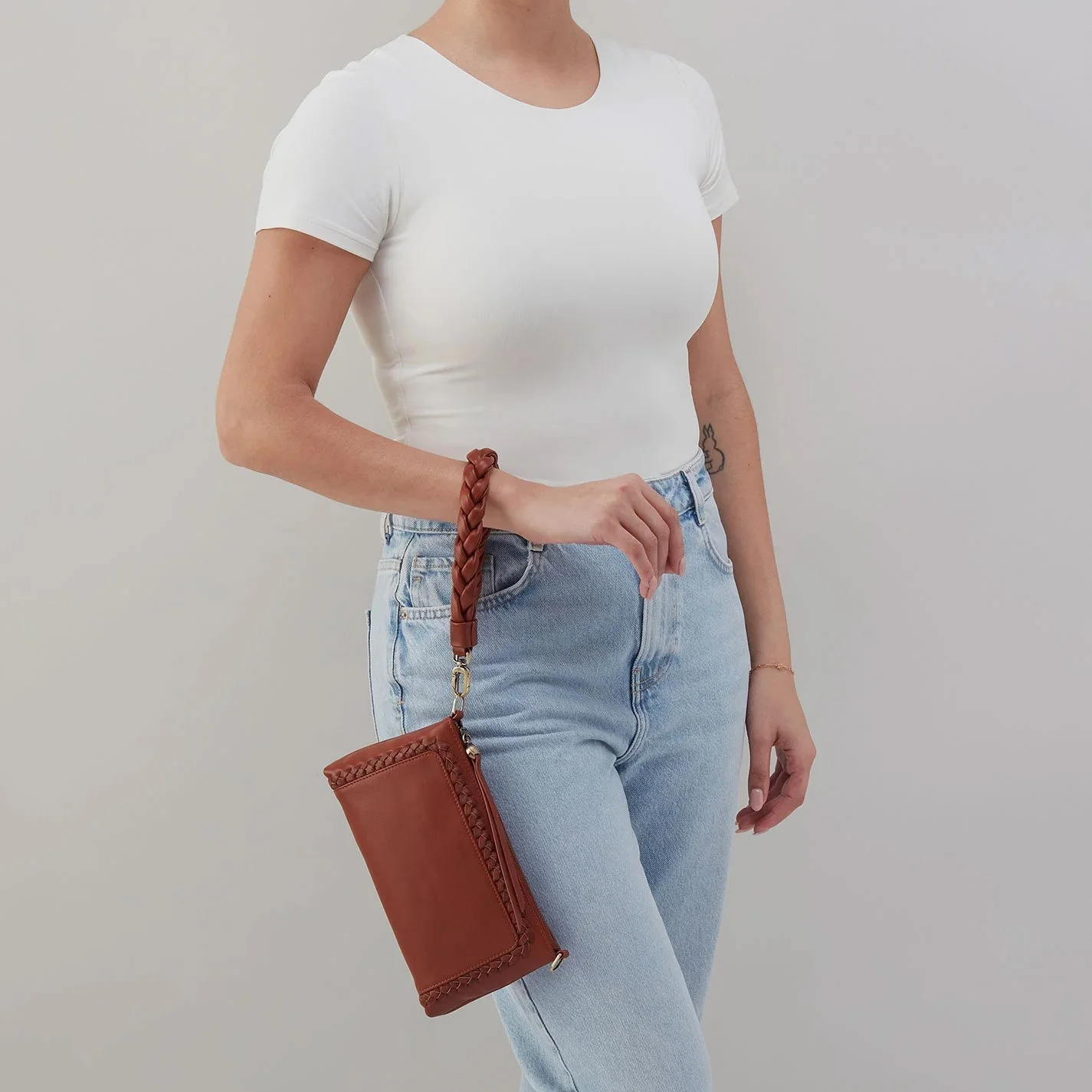 Hobo-darcy-small-crossbody-luggage-05.jpg