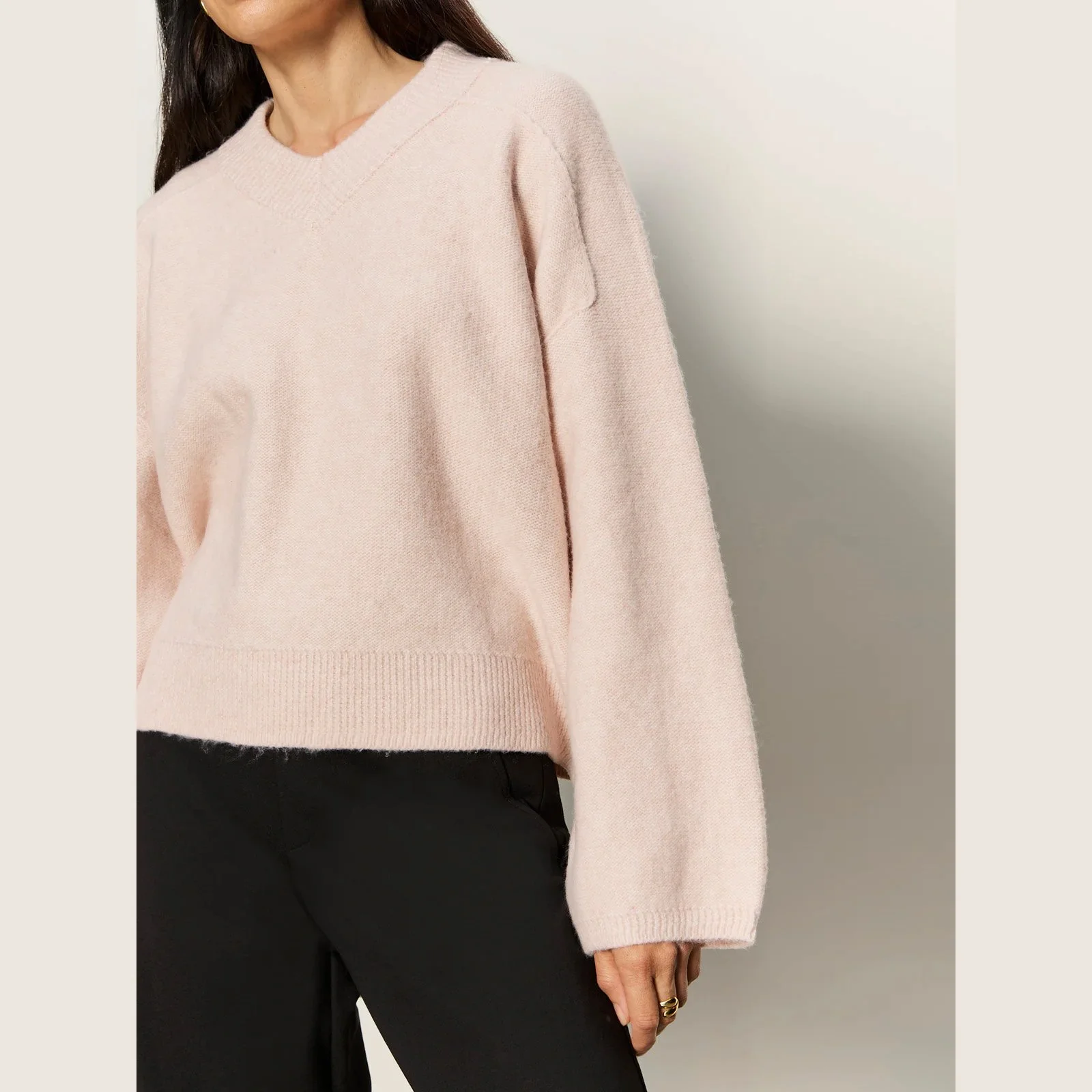 The dreamy v-neck sweater by Sanctuary Clothing in heather rose color