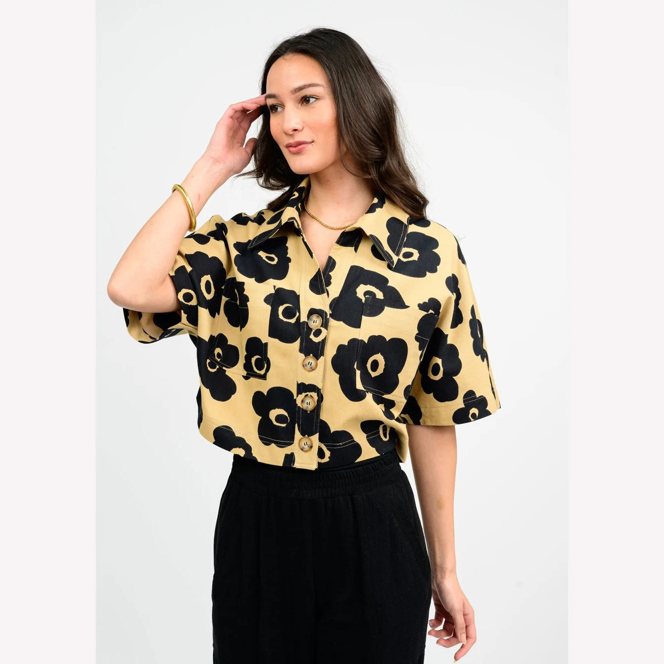 The crop pop flower jacket by Ivy Jane in khaki color