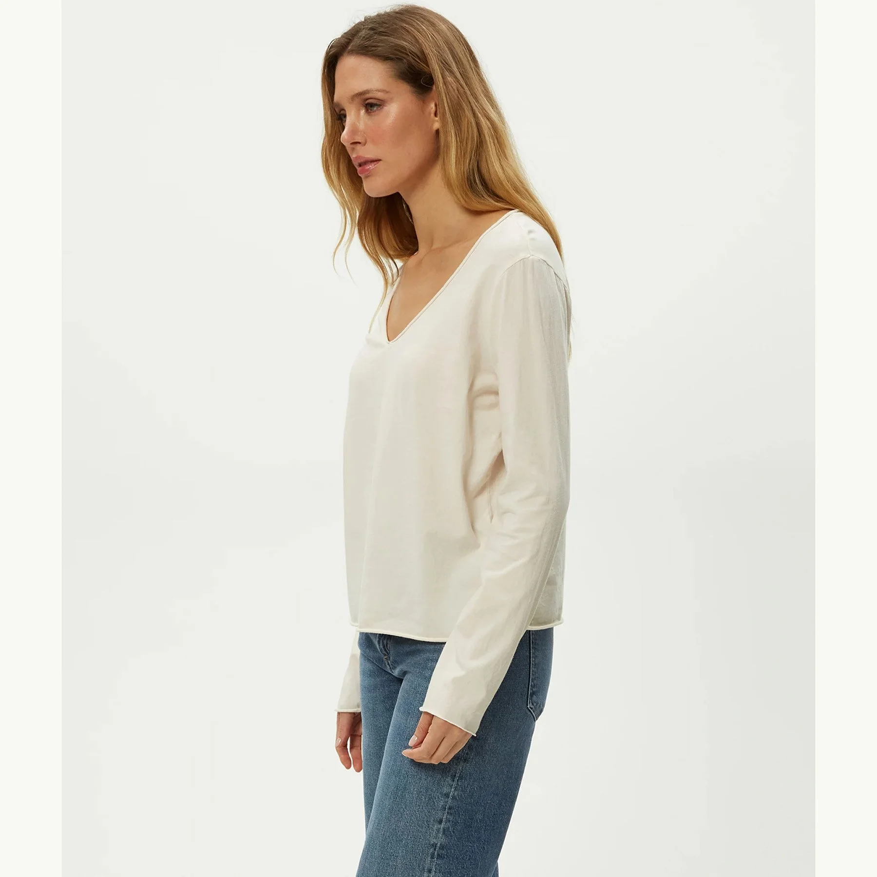 Michael-Stars-kailee-vneck-long-sleeve-tee-chalk-02.jpg