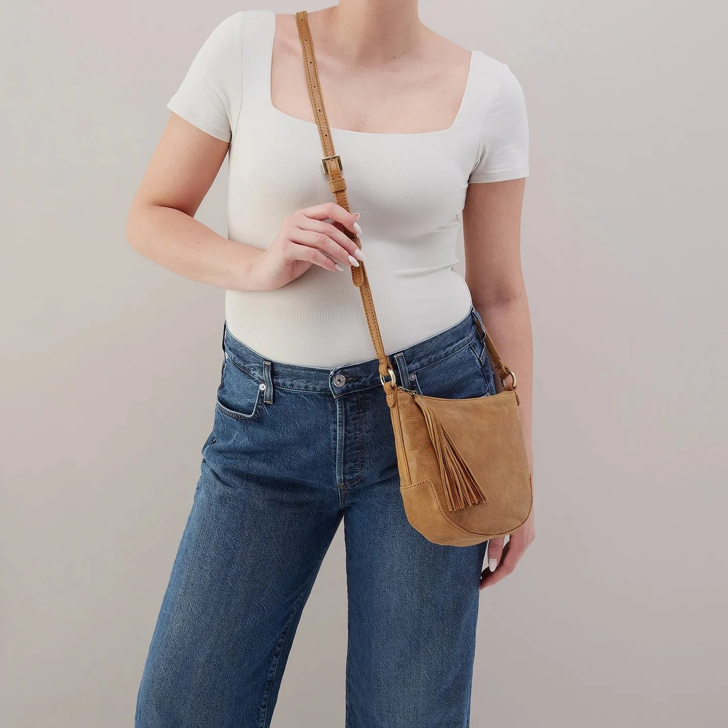 Hobo-lexi-crossbody-whiskey-02.jpg
