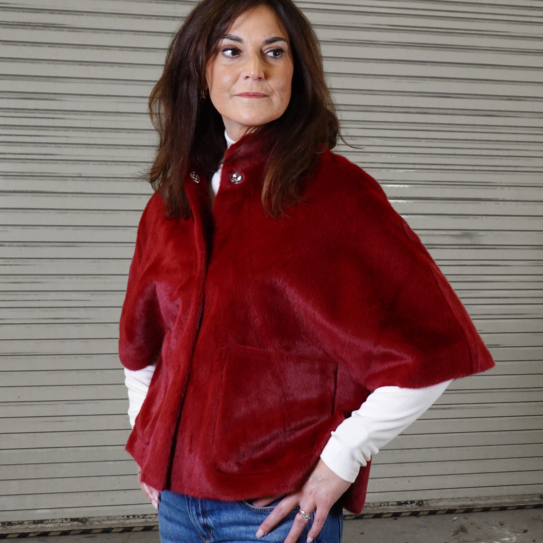 Ivy-Jane-faux-fur-capelet-scarlet-02.jpg