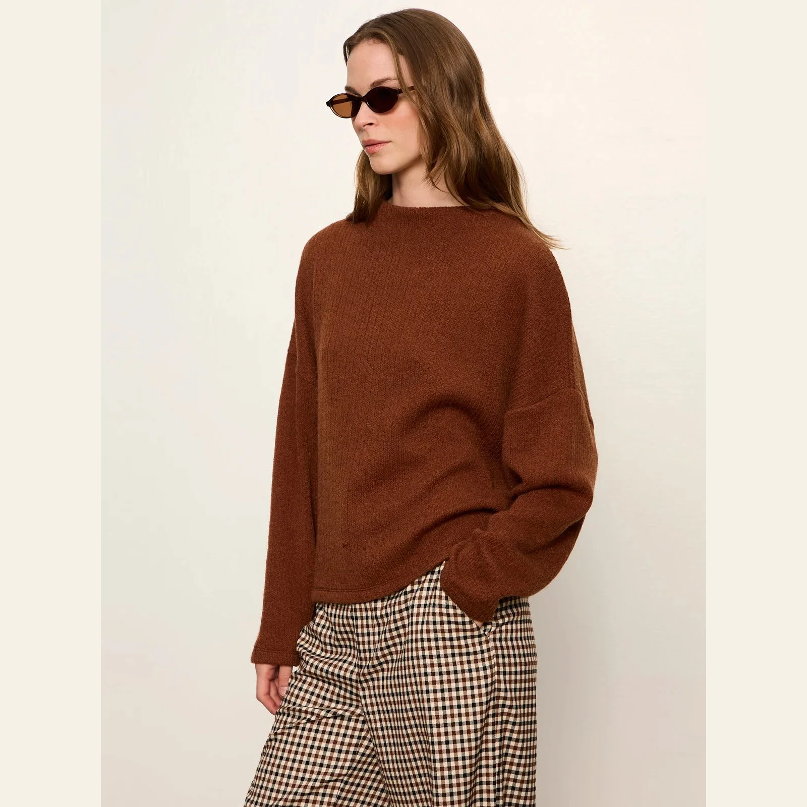 Sanctuary-ribbed-dolman-sweatshirt-burnt-cocoa-03.jpg
