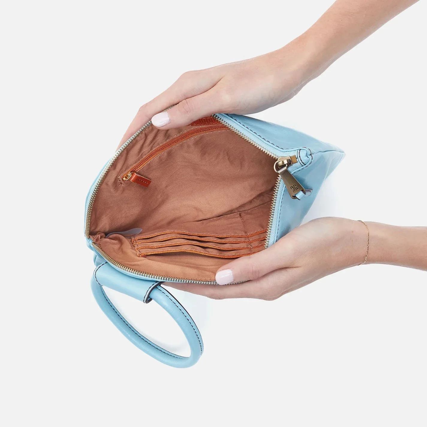 Hobo-sable-wristlet-stratosphere-03.jpg