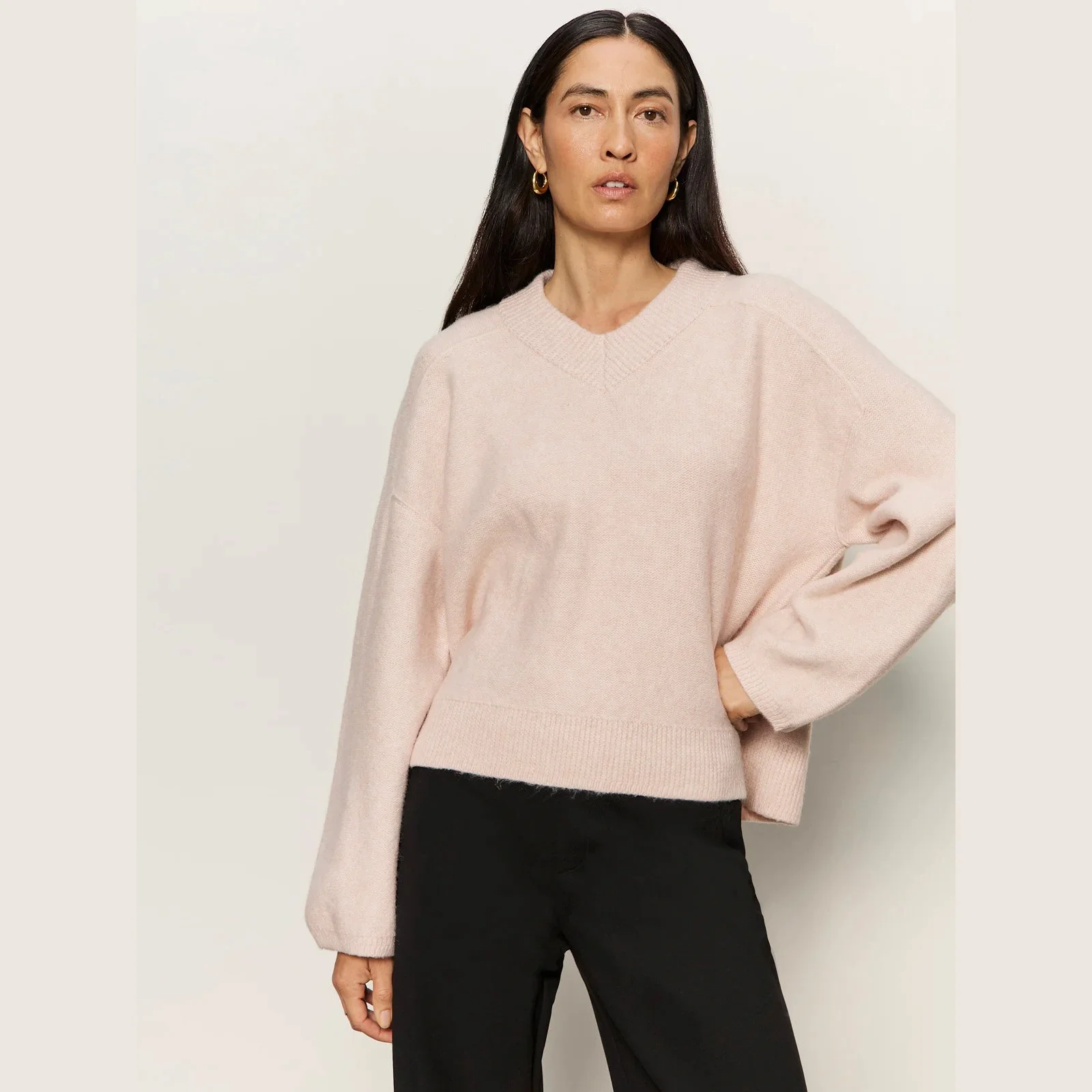 The dreamy v-neck sweater by Sanctuary Clothing in heather rose color