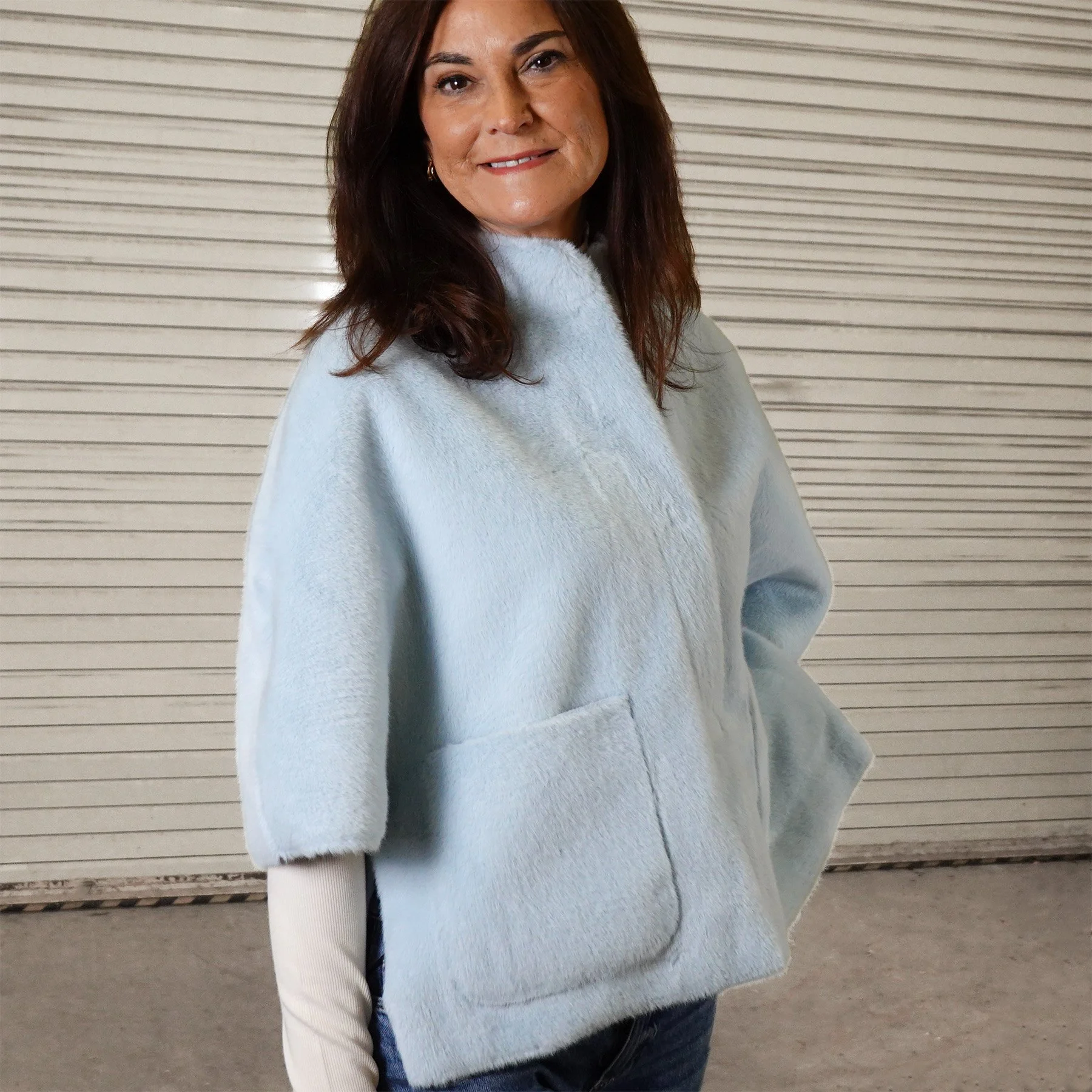 Ivy-Jane-faux-fur-capelet-blue-02.jpg