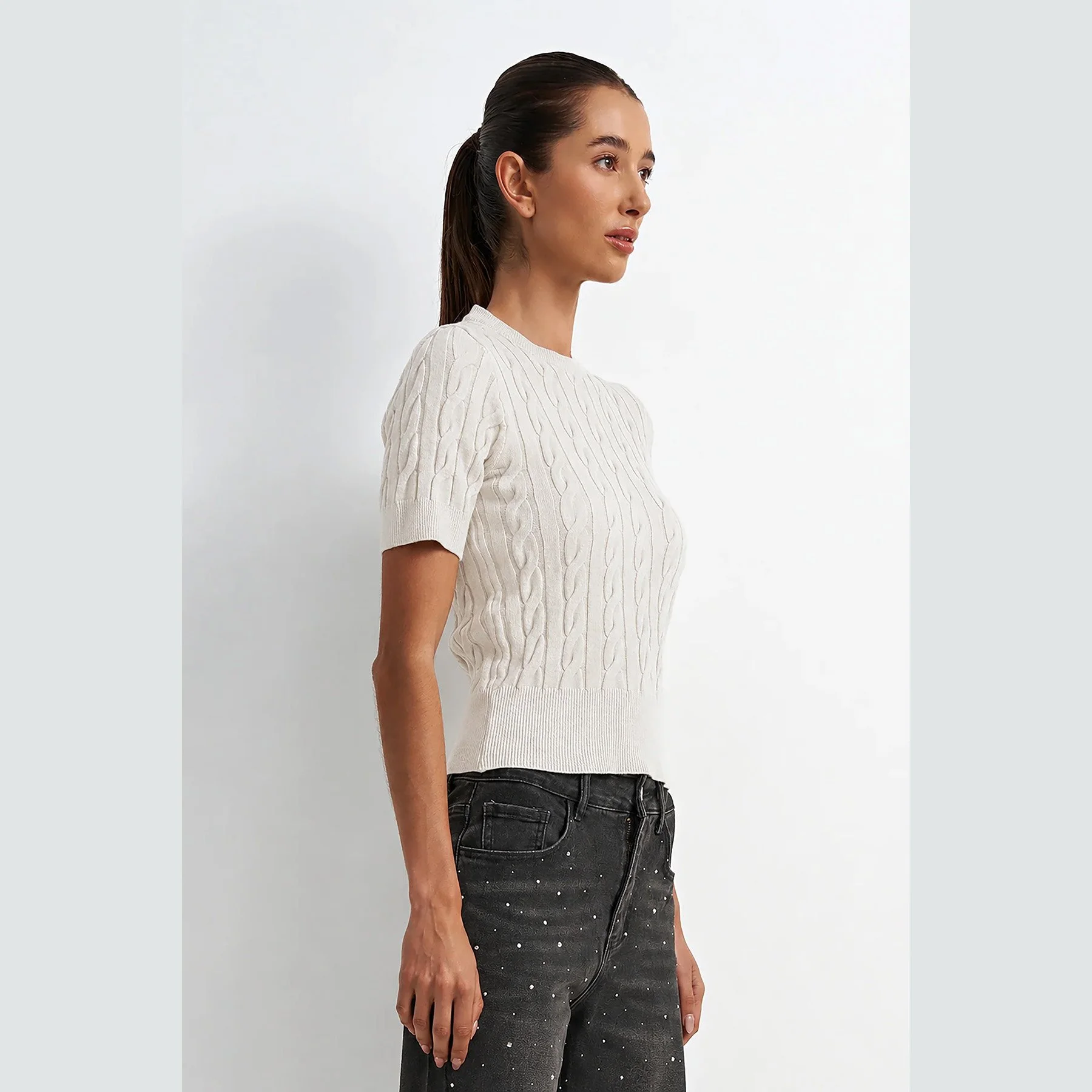 Astrid-timeless-t-cream-02.jpg