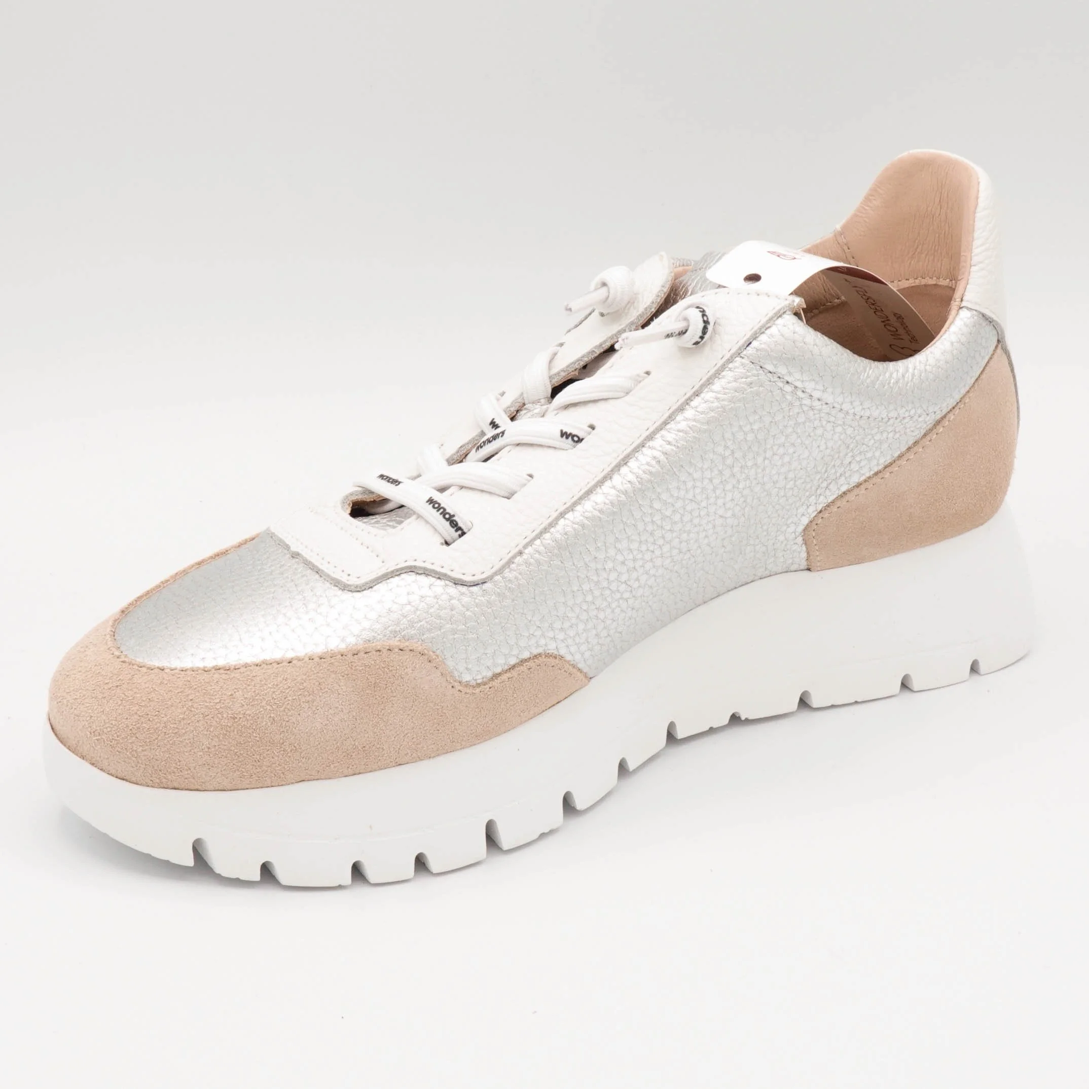 Wonders-odisei-01-sneaker-plata-aura-2.jpg
