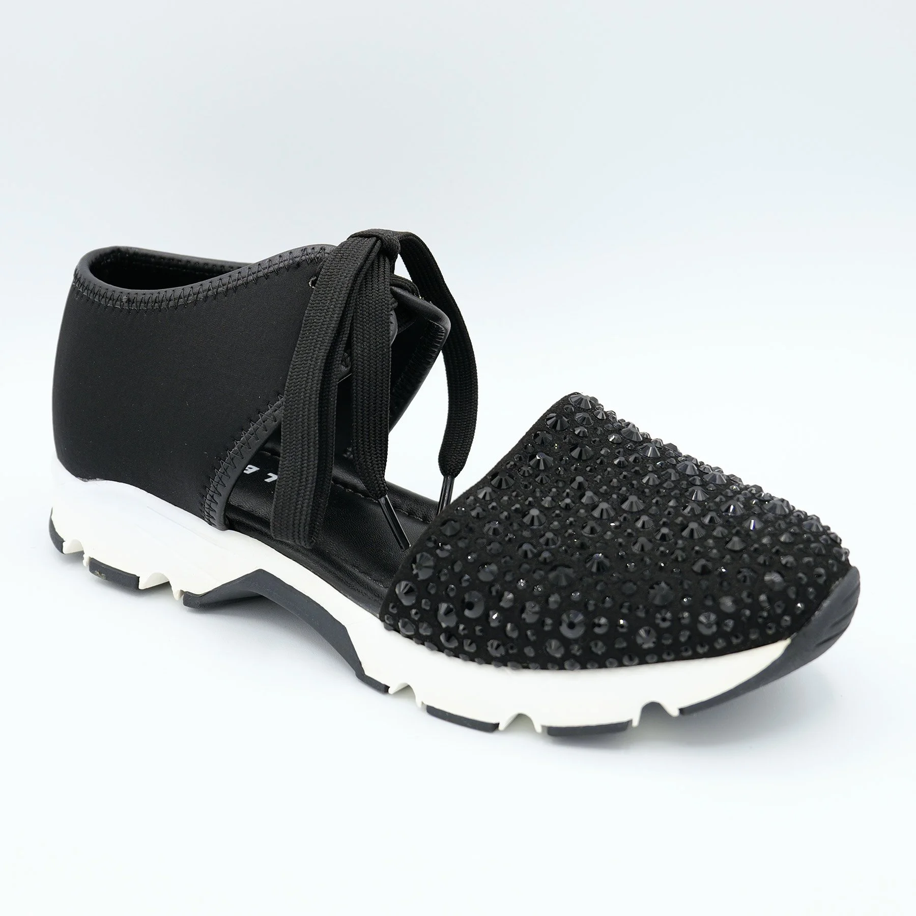 All-Black-amazing-gems-sneaker-black-01.jpg