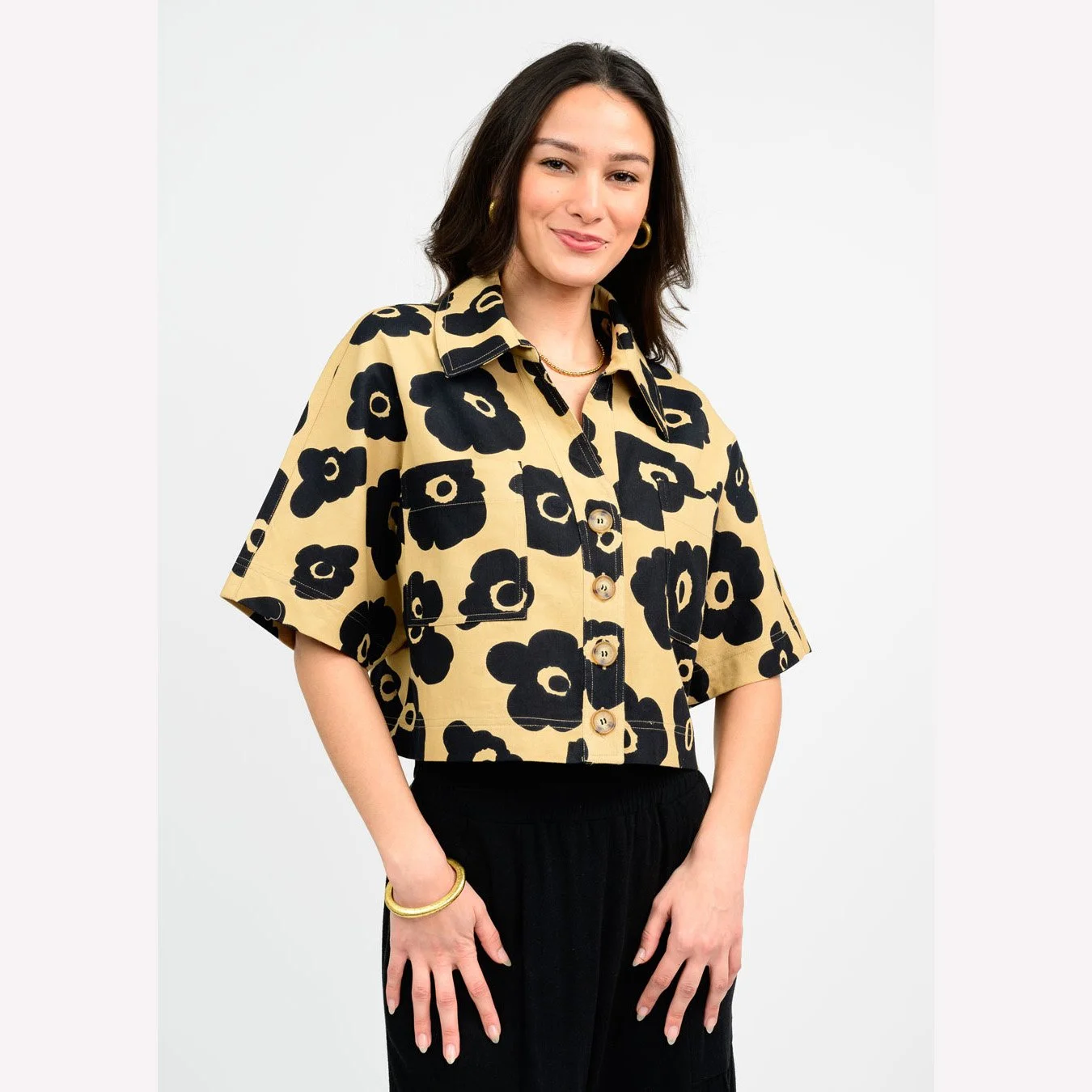 The crop pop flower jacket by Ivy Jane in khaki color